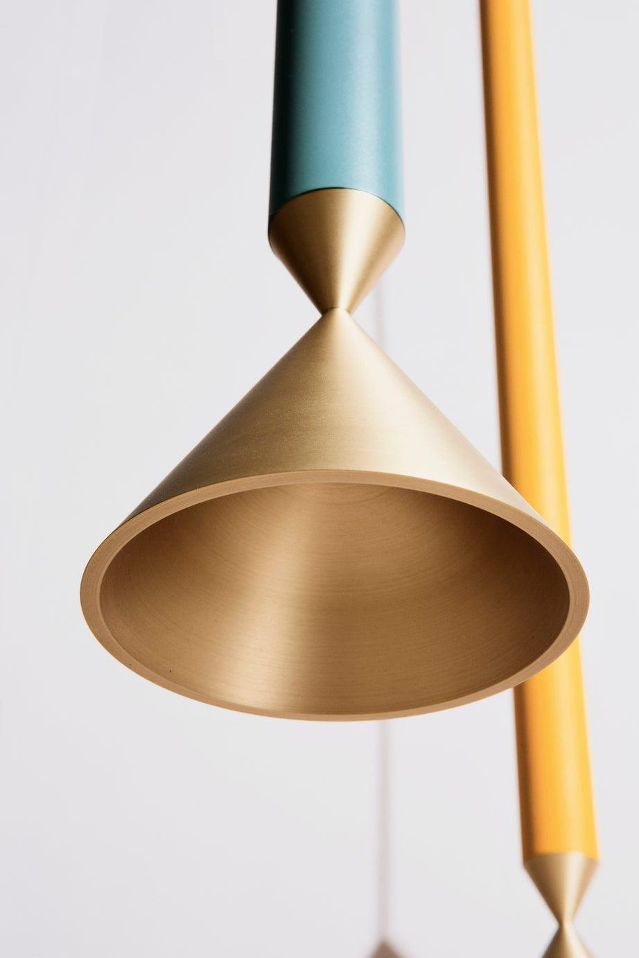 Lampa wisząca APOLLO niebieski z mosiężnym wykończeniem Pholc Eye on Design
