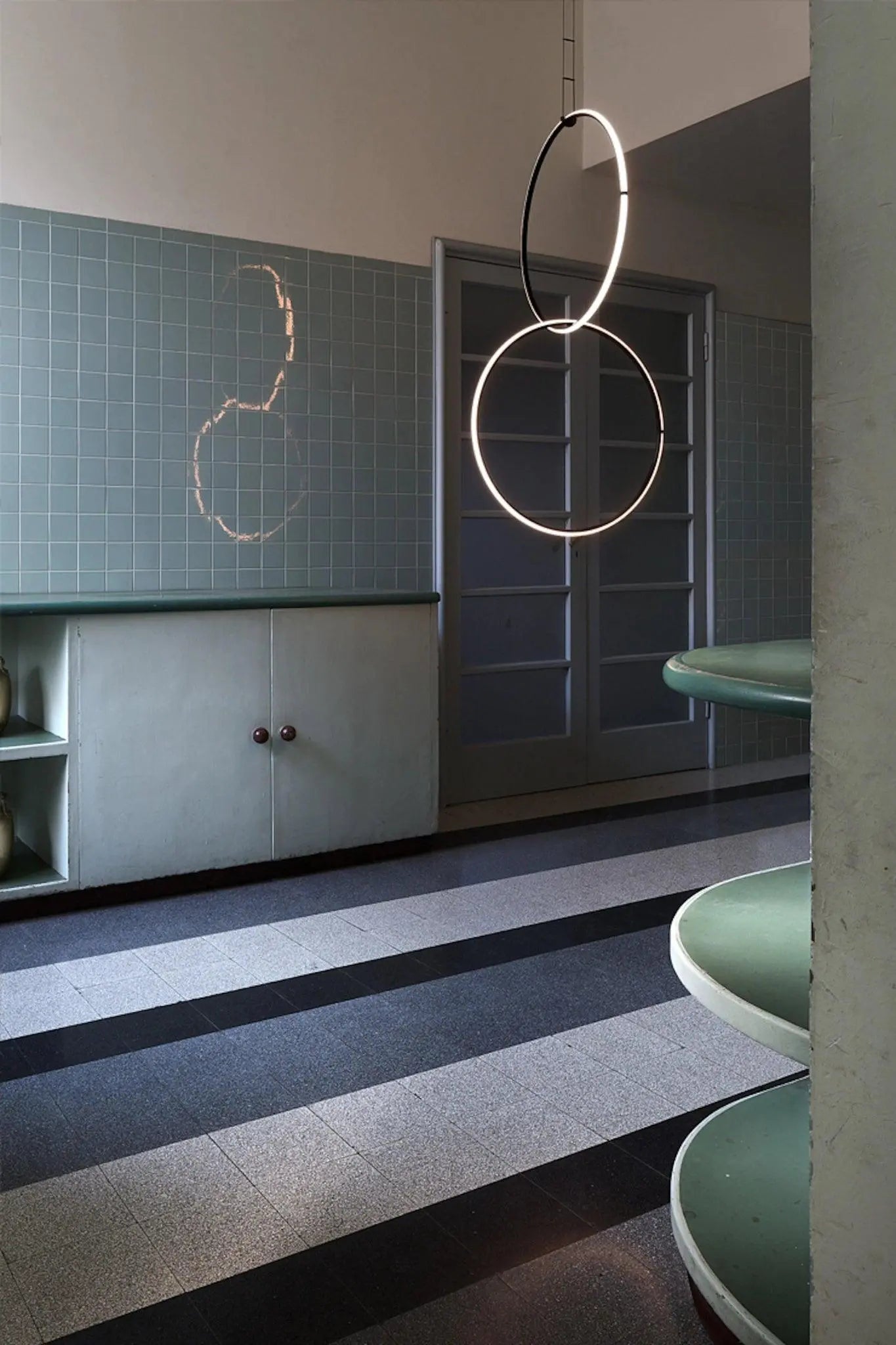 Lampa wisząca ARRANGEMENTS okrąg – styl minimalistyczny