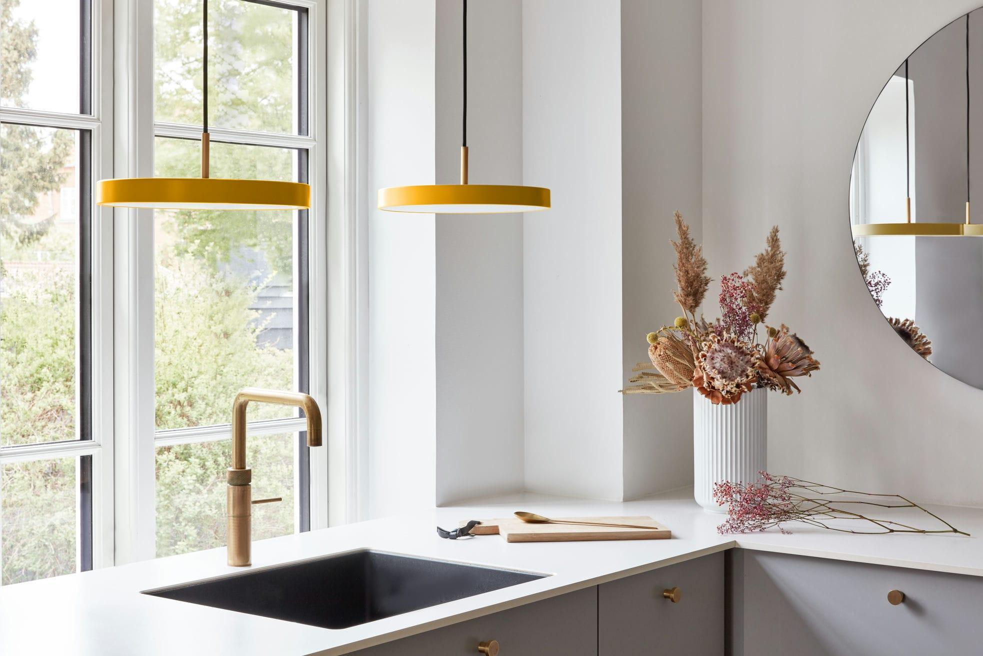 Lampa wisząca ASTERIA szafranowy UMAGE Eye on Design