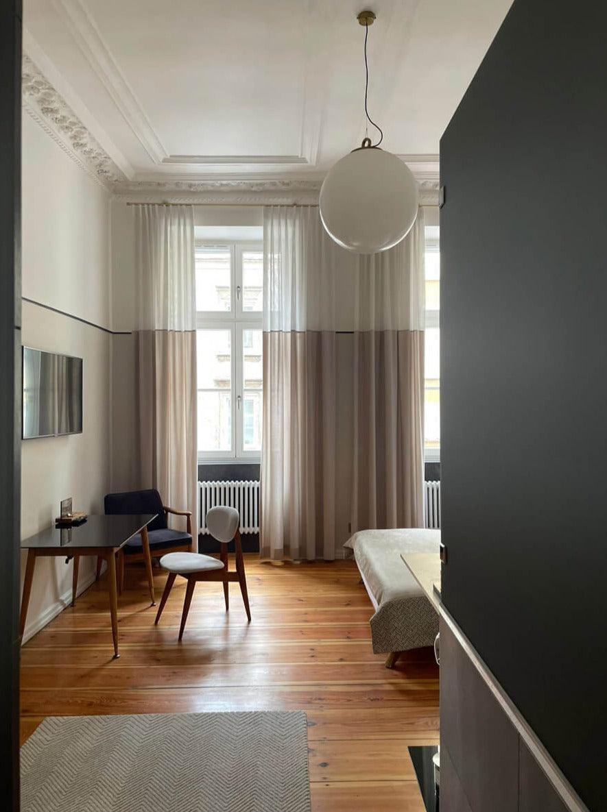 Lampa wisząca duża BIAŁA KULA nikiel Embassy Interiors Eye on Design