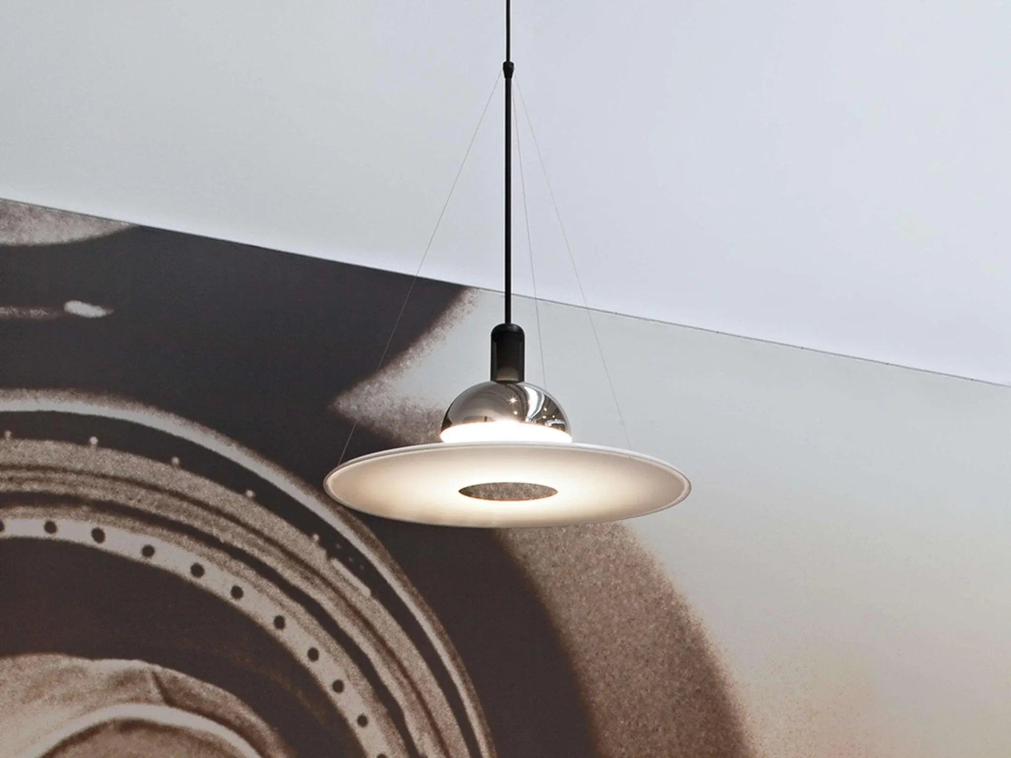 Lampa wisząca FRISBI czarny – styl minimalistyczny