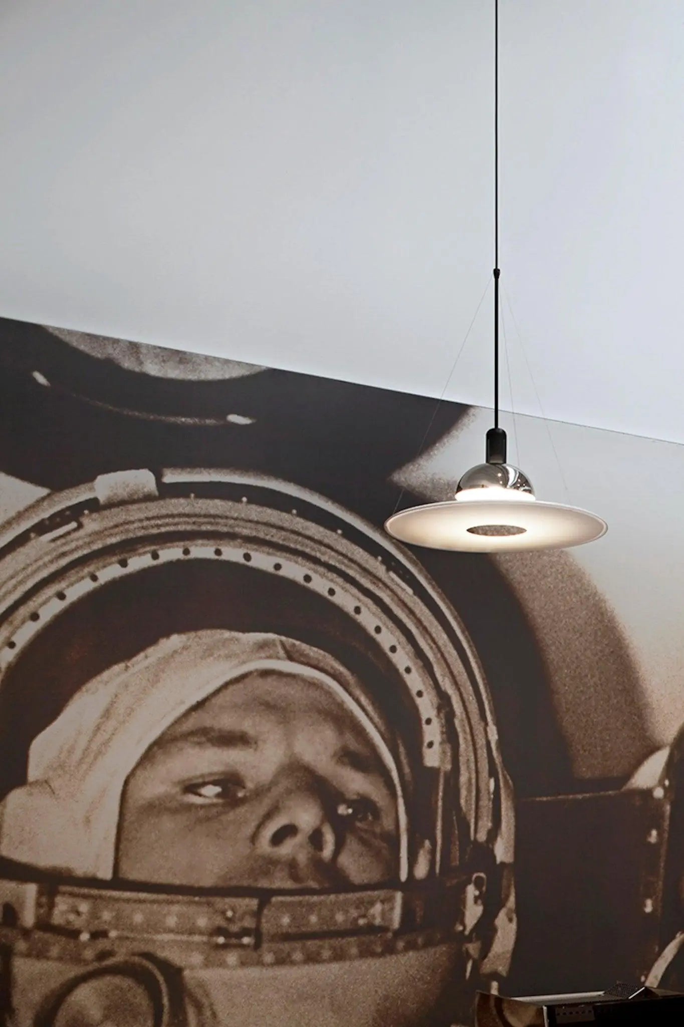 Lampa wisząca FRISBI czarny, marka Flos