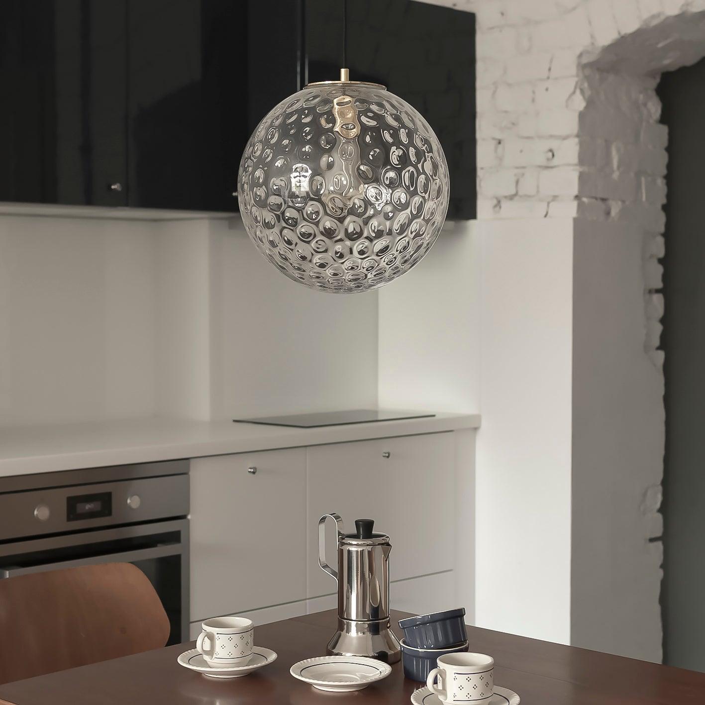 Lampa wisząca KULA REFLEKSYJNA mosiężny Embassy Interiors Eye on Design