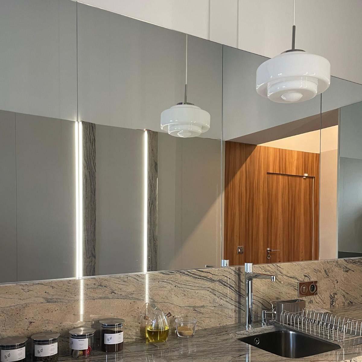 Lampa wisząca MÉMOIRE mosiężny Embassy Interiors Eye on Design