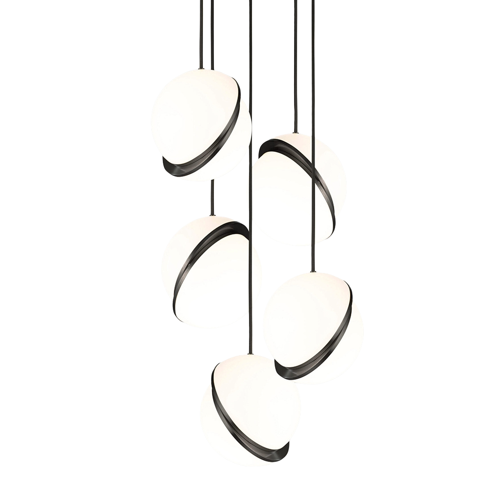 Lampa visící 5-bodová CRESCENT s opálovým stínidlem a černěným mosazným detailem.