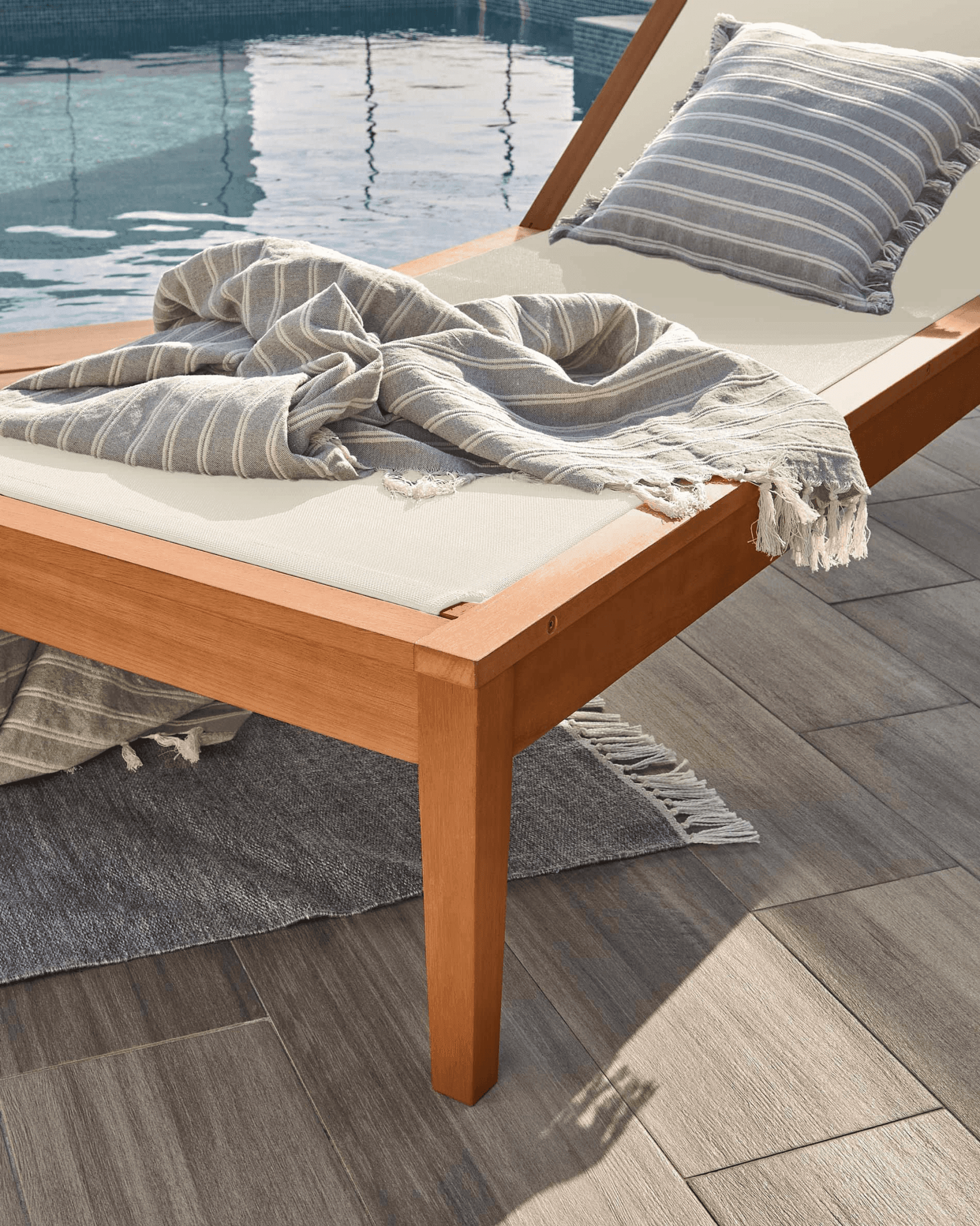 Leżak CATERIN beżowy La Forma Eye on Design