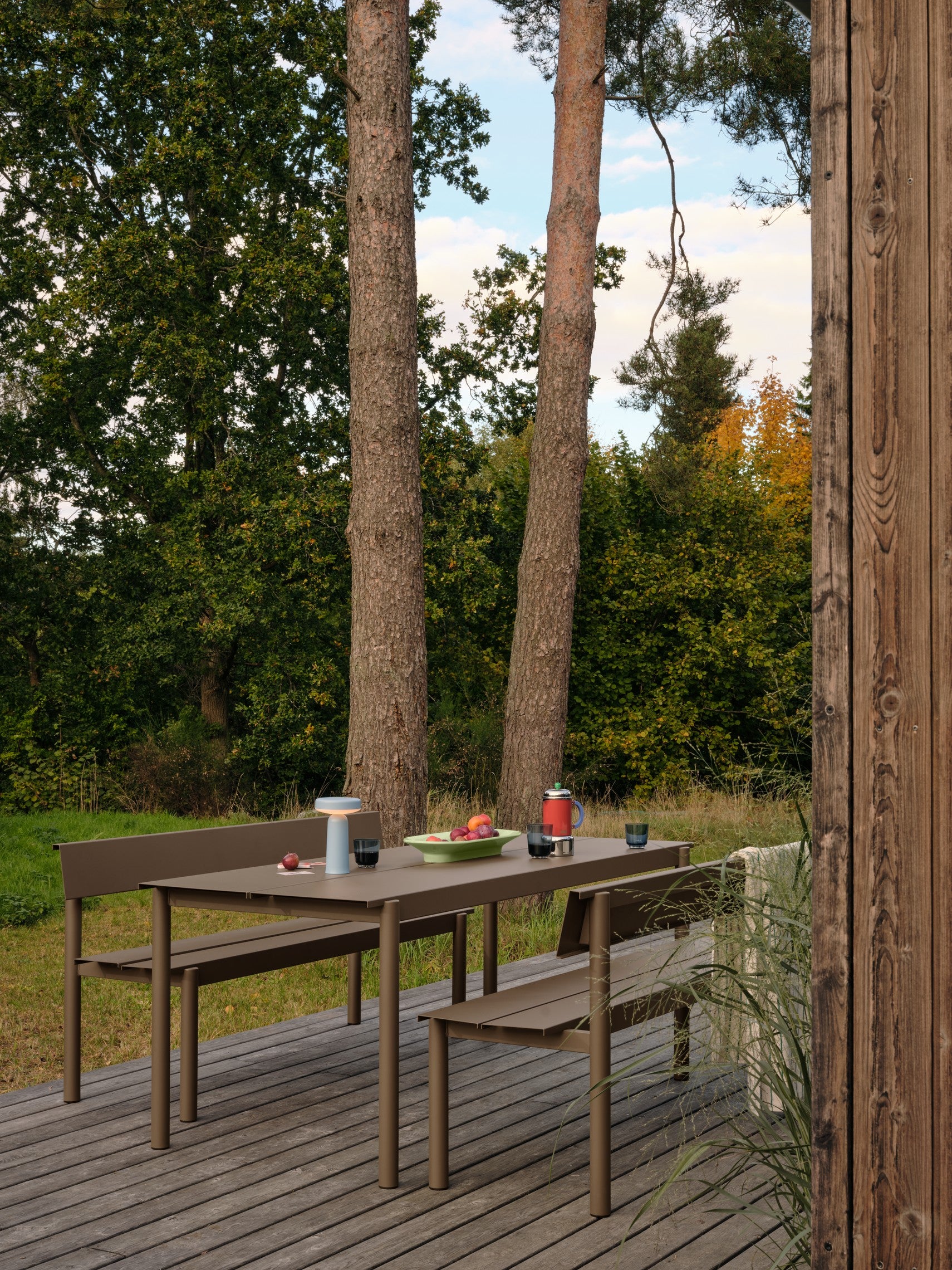 LINEAR taupe outdoor table steel