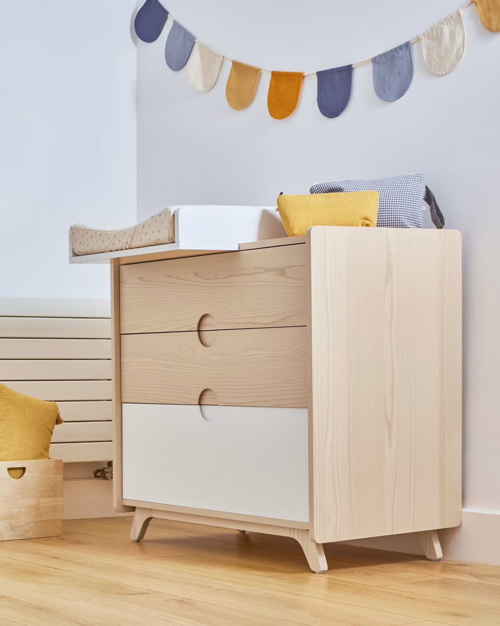 Komoda NUNILA fornir jesionowy La Forma Eye on Design