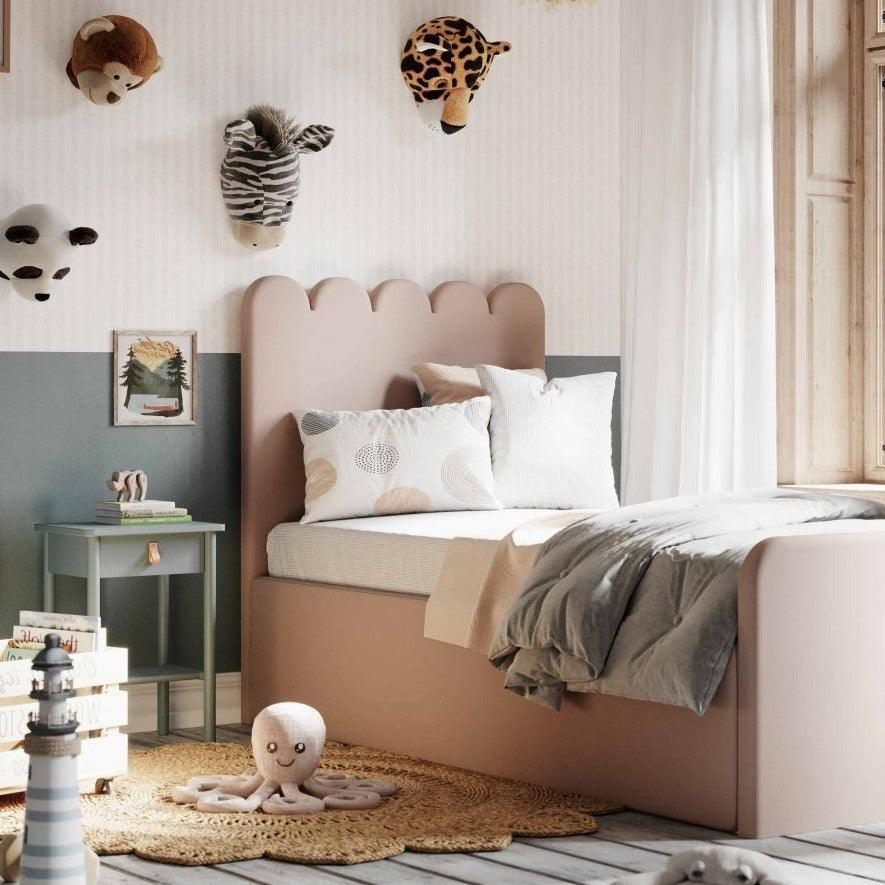 Łóżko tapicerowane POPPI różowy Happy Barok Eye on Design