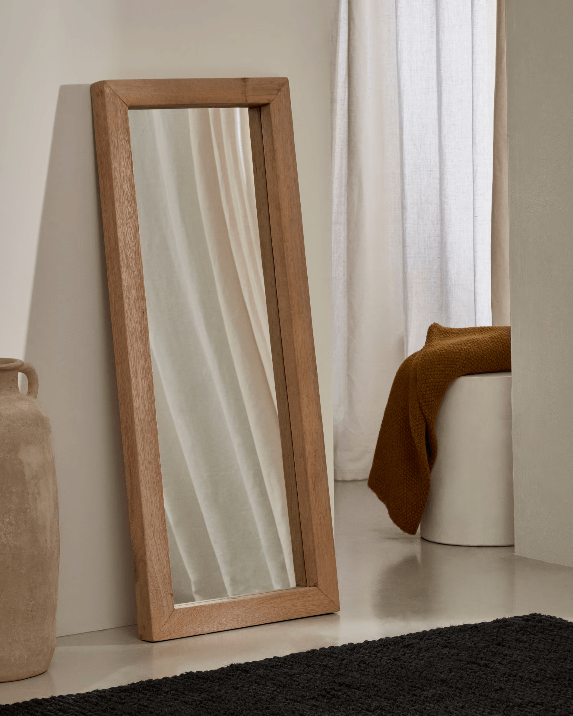 Lustro MADEN drewno z recyklingu La Forma Eye on Design