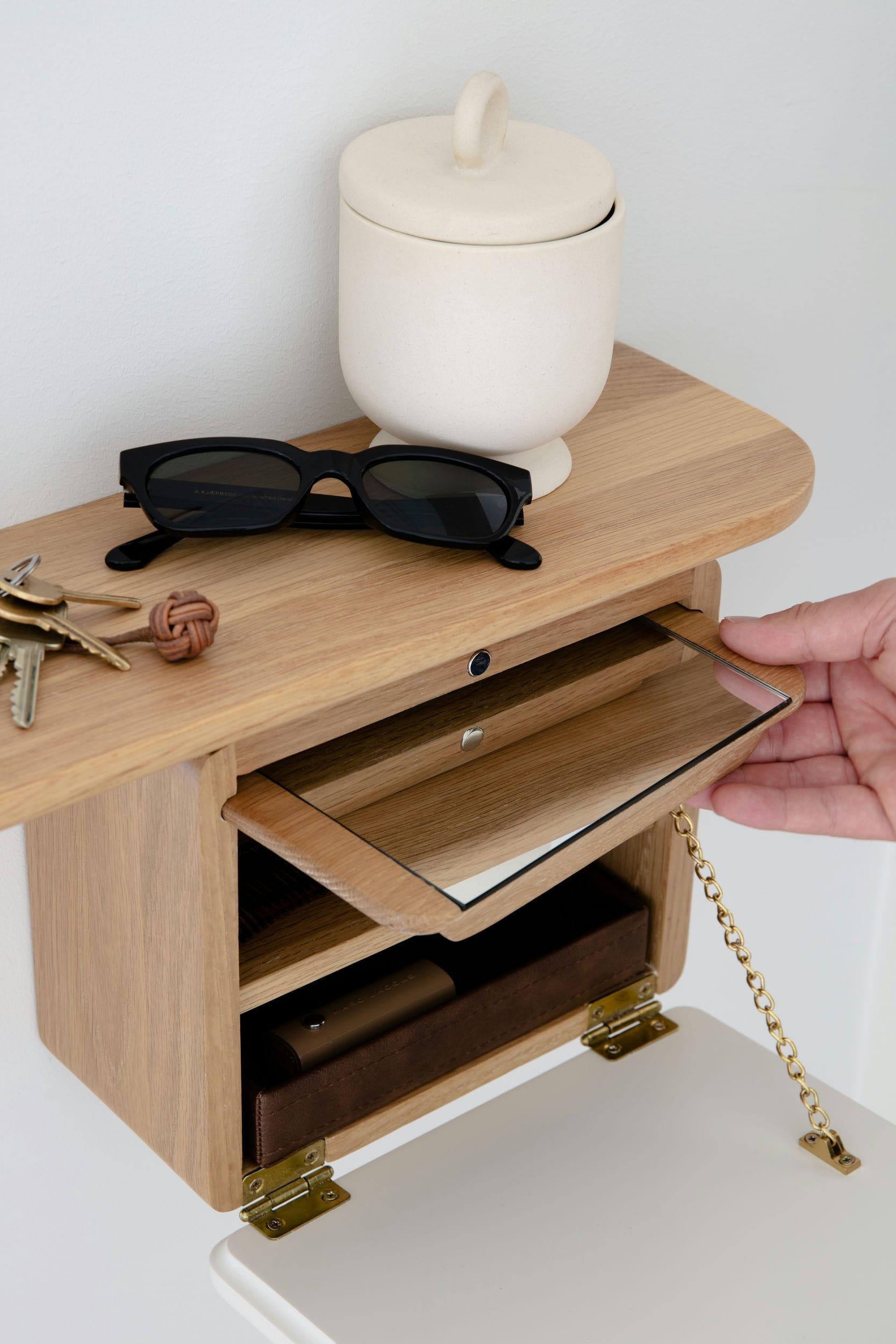 Lustro ONE MORE LOOK perłowy z dębem UMAGE Eye on Design