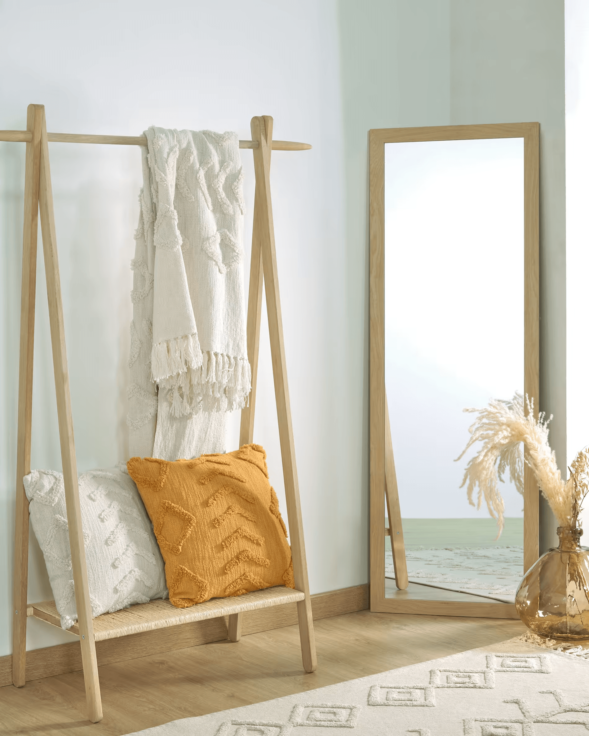 Lustro WILANY drewniana rama La Forma Eye on Design