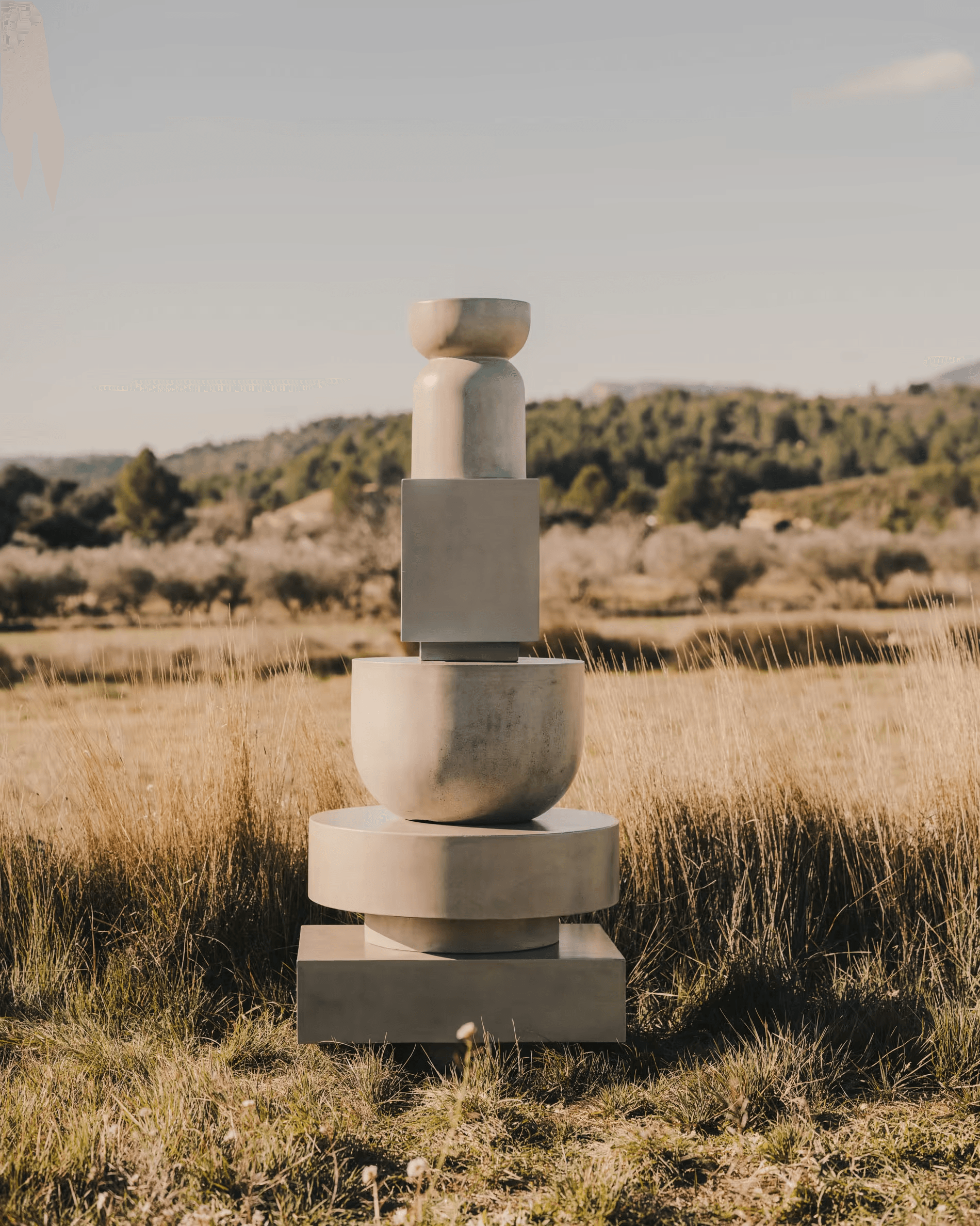 Mały stolik kawowy cementowy GARBET szary La Forma Eye on Design