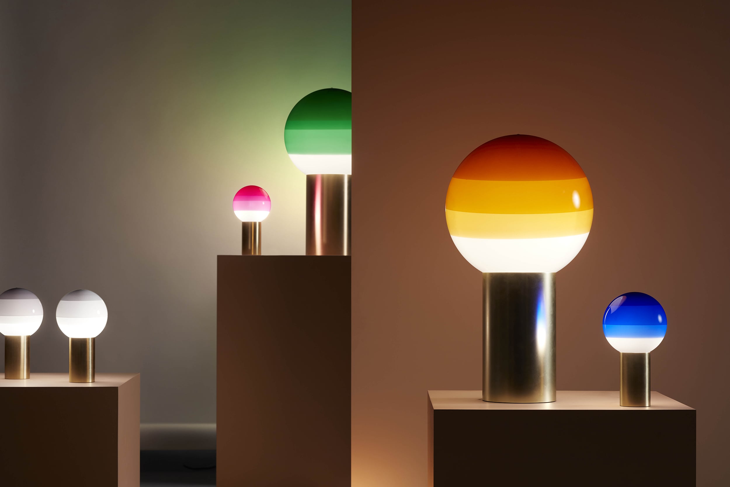 Stolní lampa DIPPING krémová se zlatým podstavcem