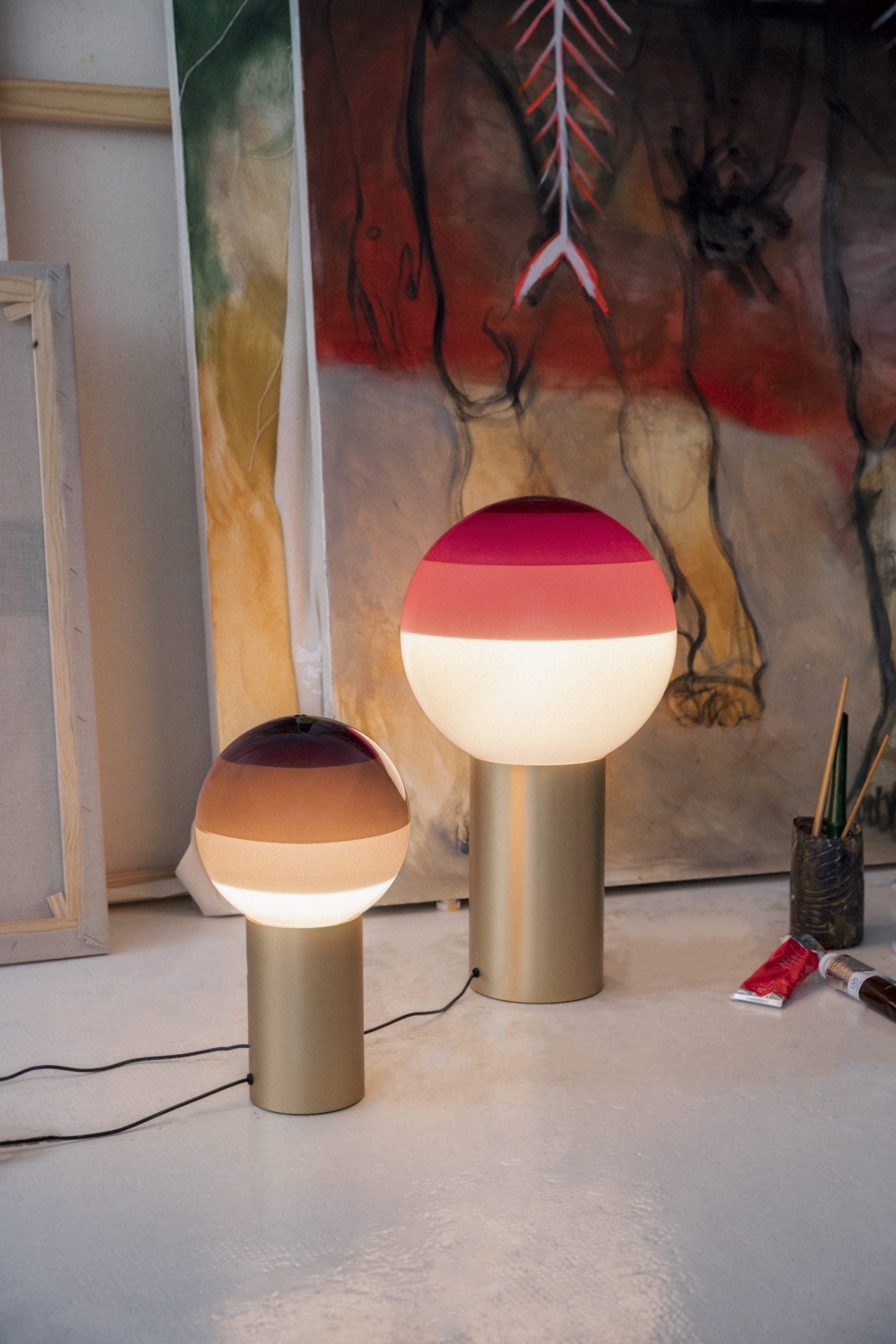 Stolní lampa DIPPING krémová se zlatým podstavcem