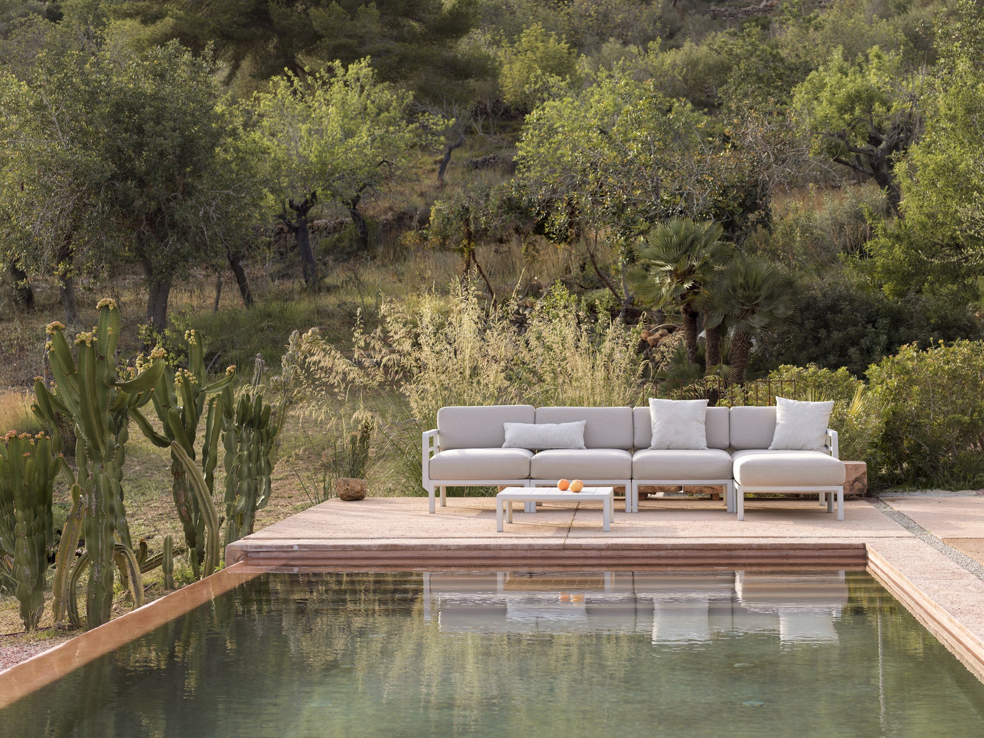 MAXIMO 5 Pearl Outdoor Modular Corner Sofa with Chalk Base
