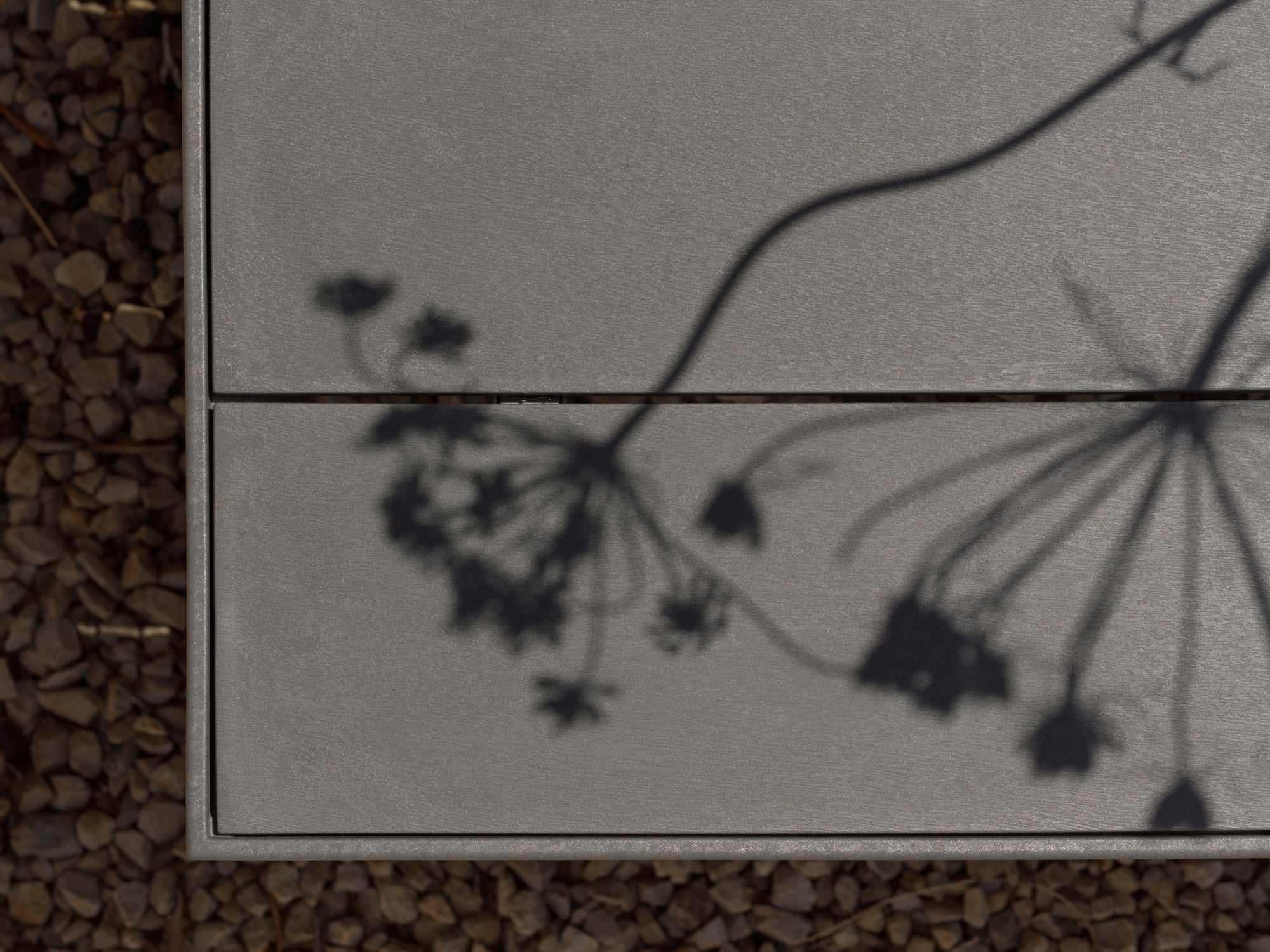 Čtvercový venkovní boční stolek MAXIMO grafitový