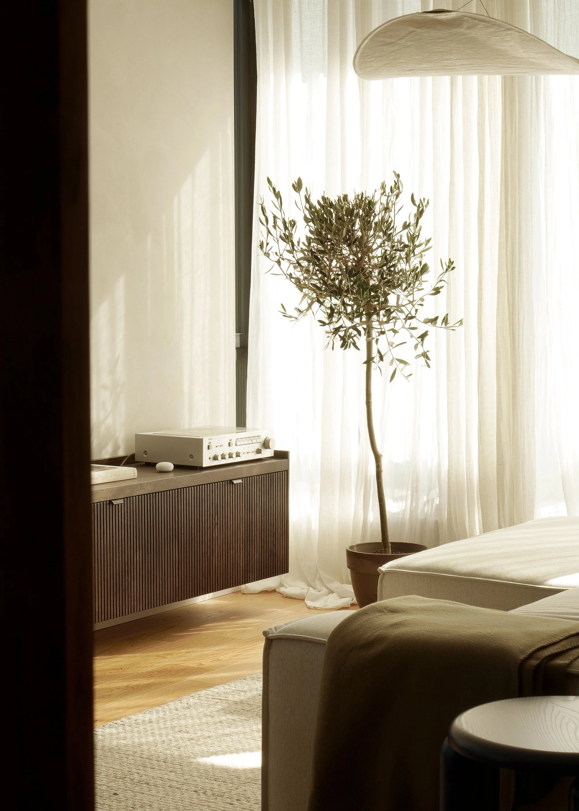 Nástěnná skříňka RTV MEDA tmavé dubové dřevo