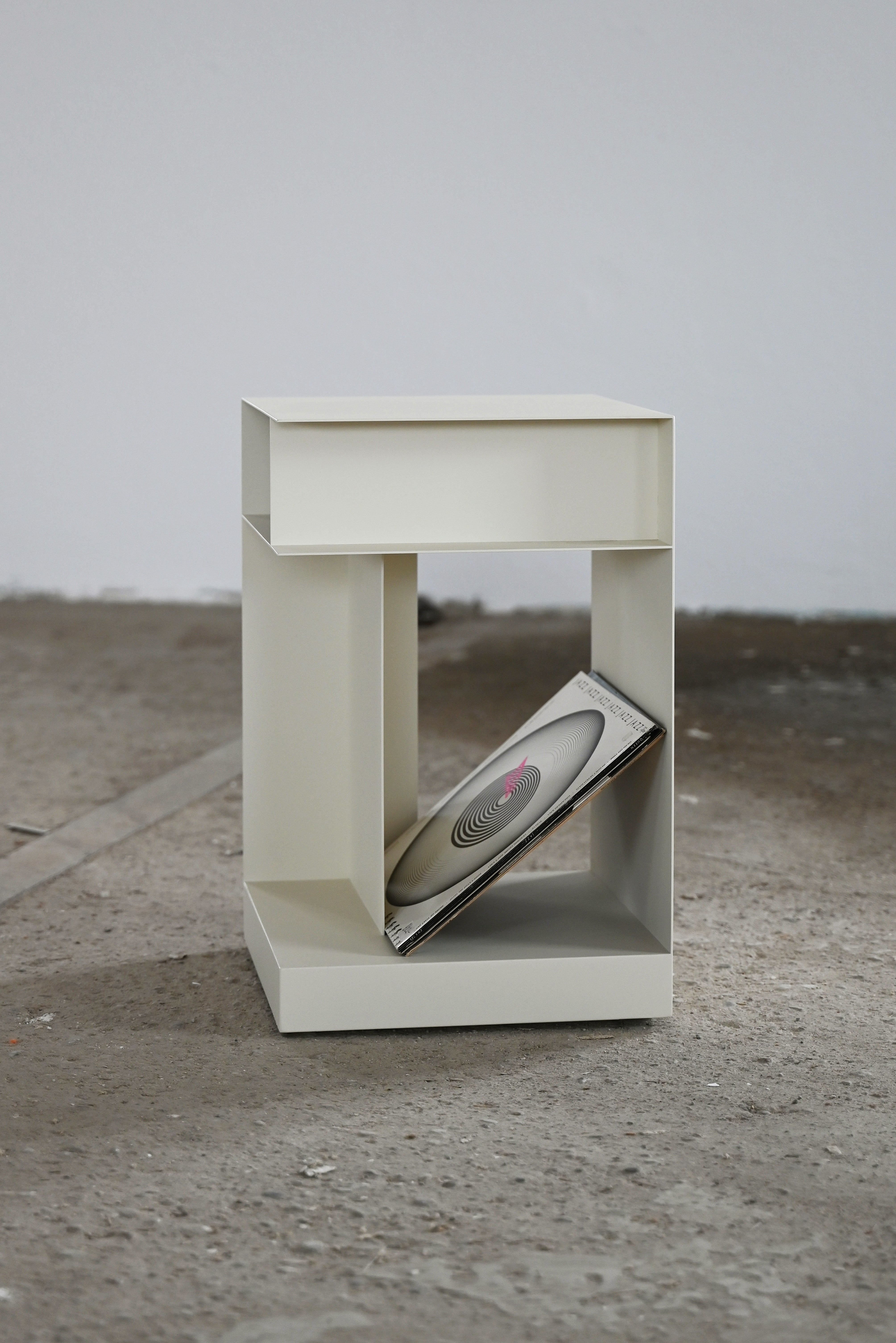 Stolek MUSTE z oceli