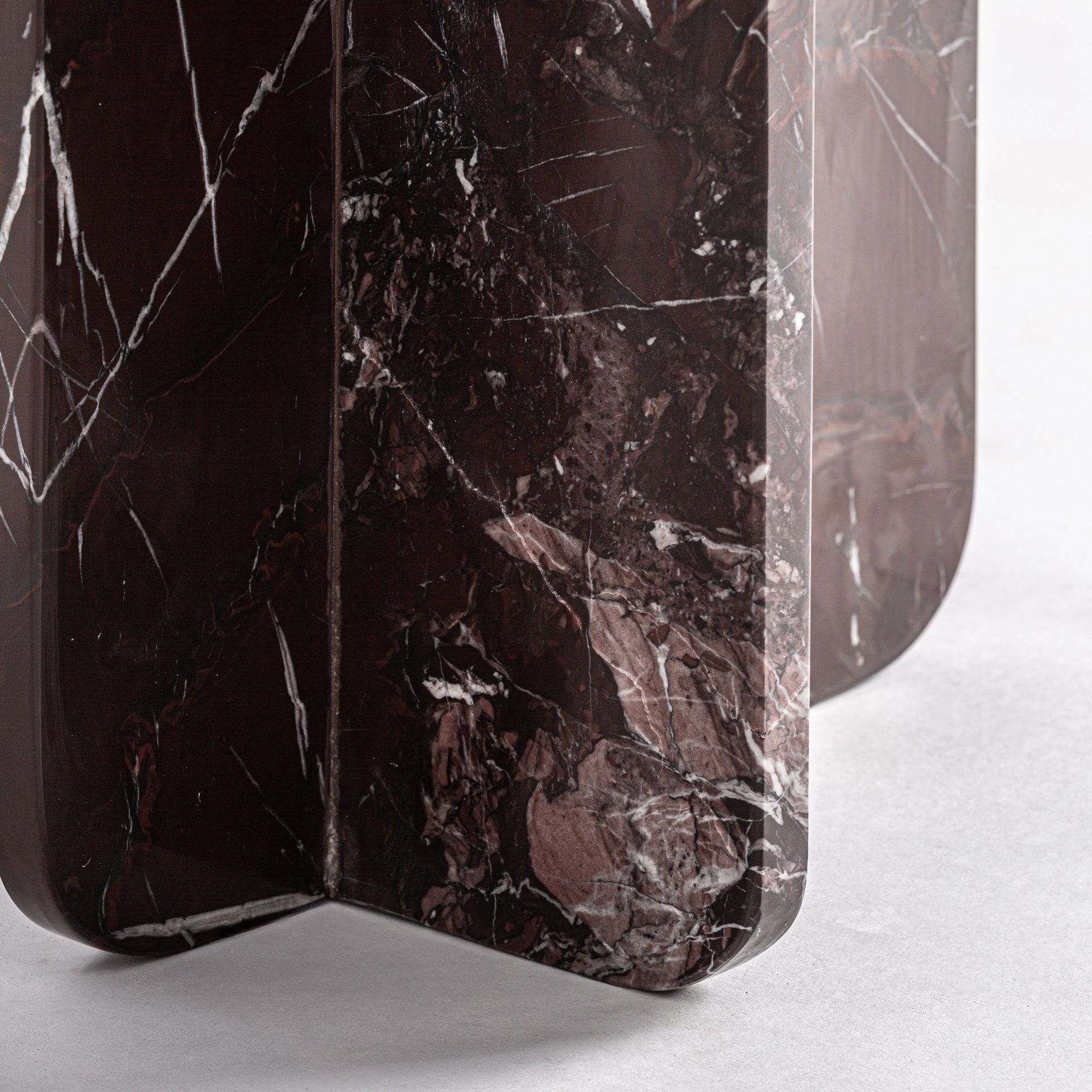 Boční stolek BOURG burgundový mramor