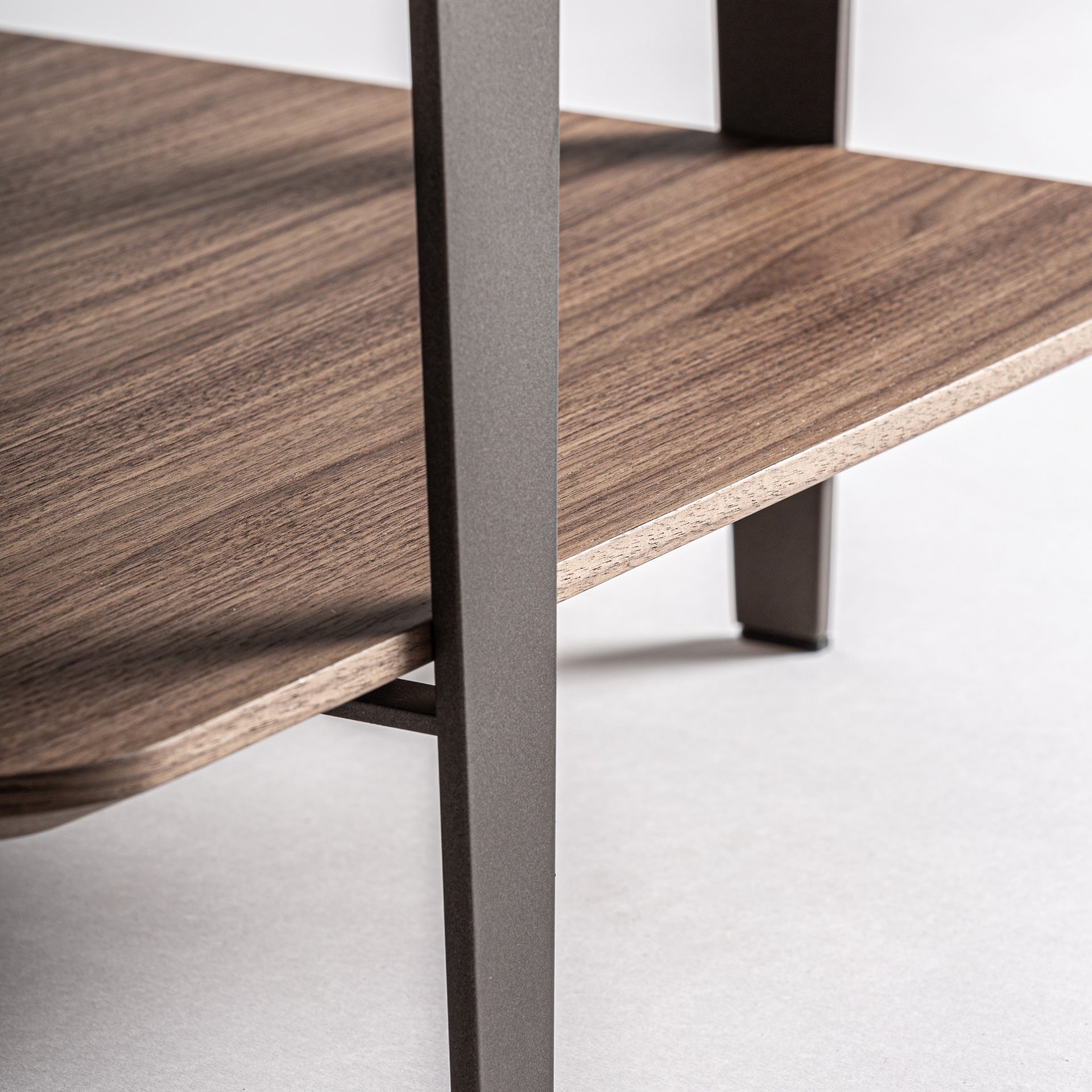 GEHOFEN Side Table in Ash Wood with Glass Top
