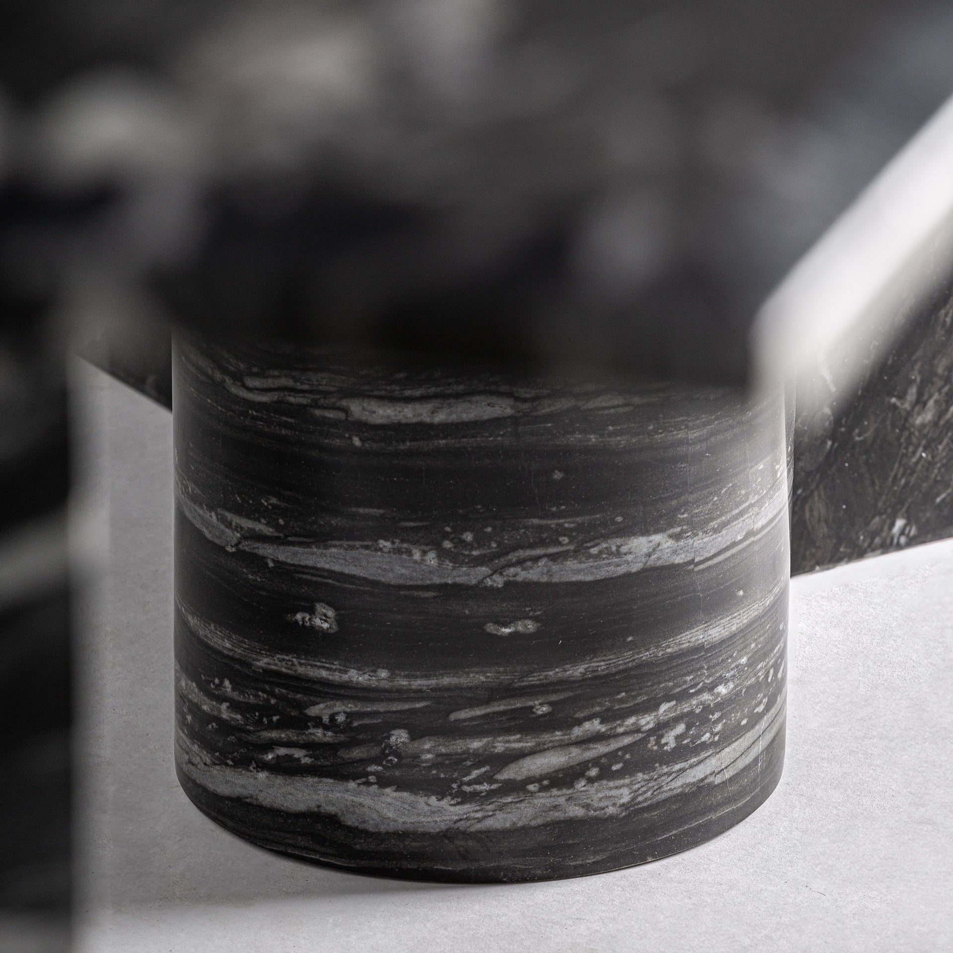 GAUTBY Table Black Marble