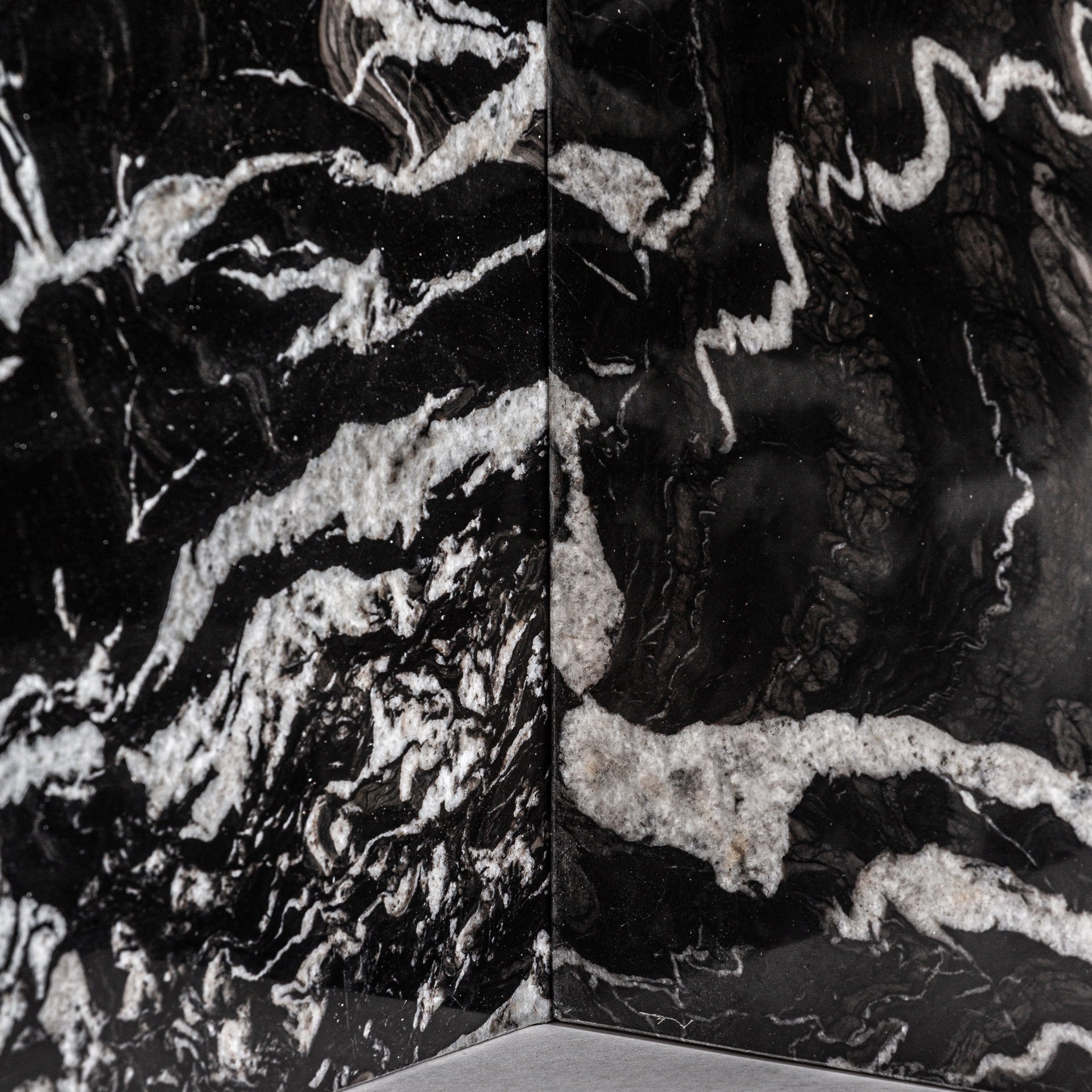 GAUTBY Table Black Marble