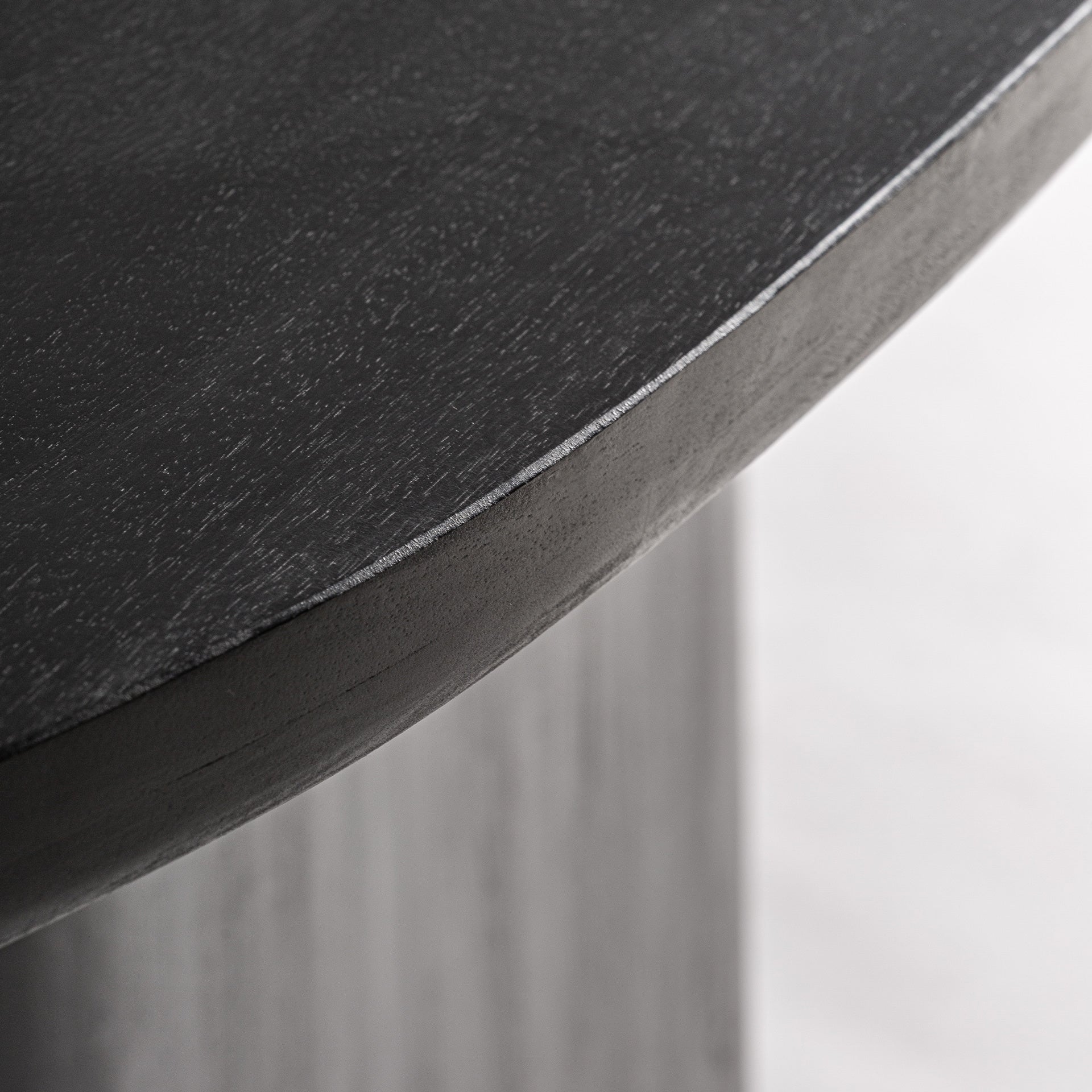 Ovalný stůl NAUEN černé mango dřevo