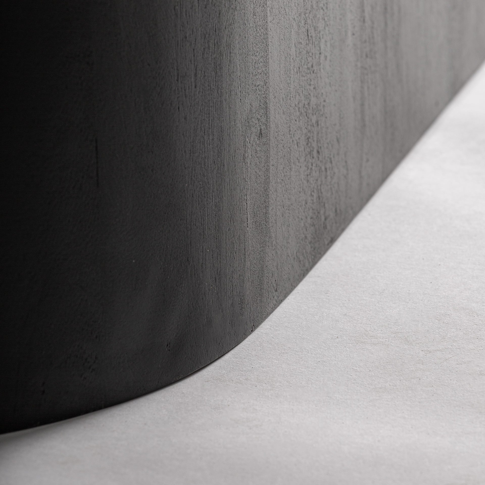 Ovalný stůl NAUEN černé mango dřevo