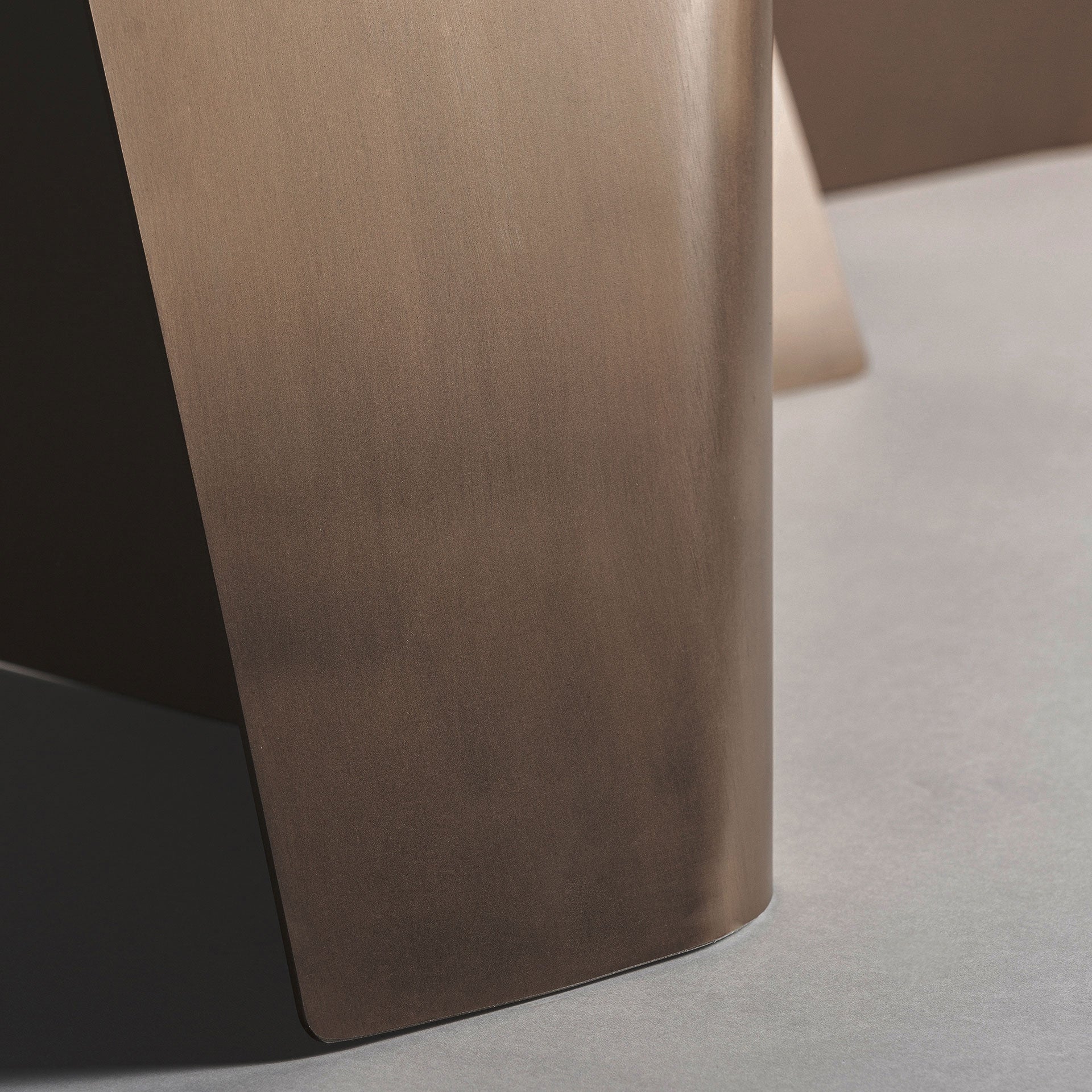 TUX Table - Porcelain Stoneware with Copper Base