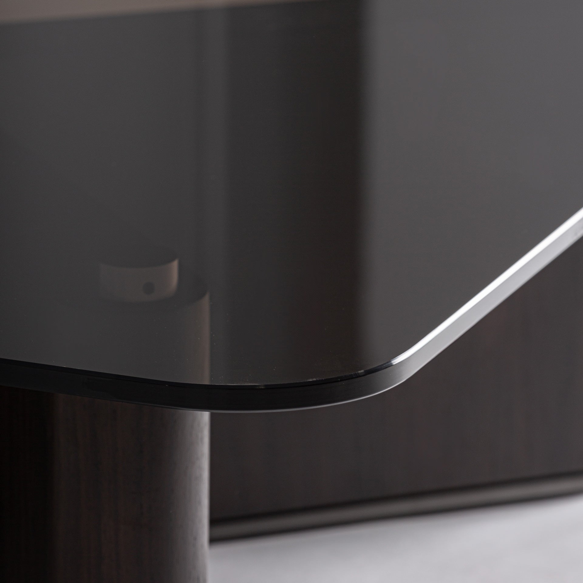 Konferenční stolek BRANSBY tmavé jasanové dřevo se skleněnou deskou