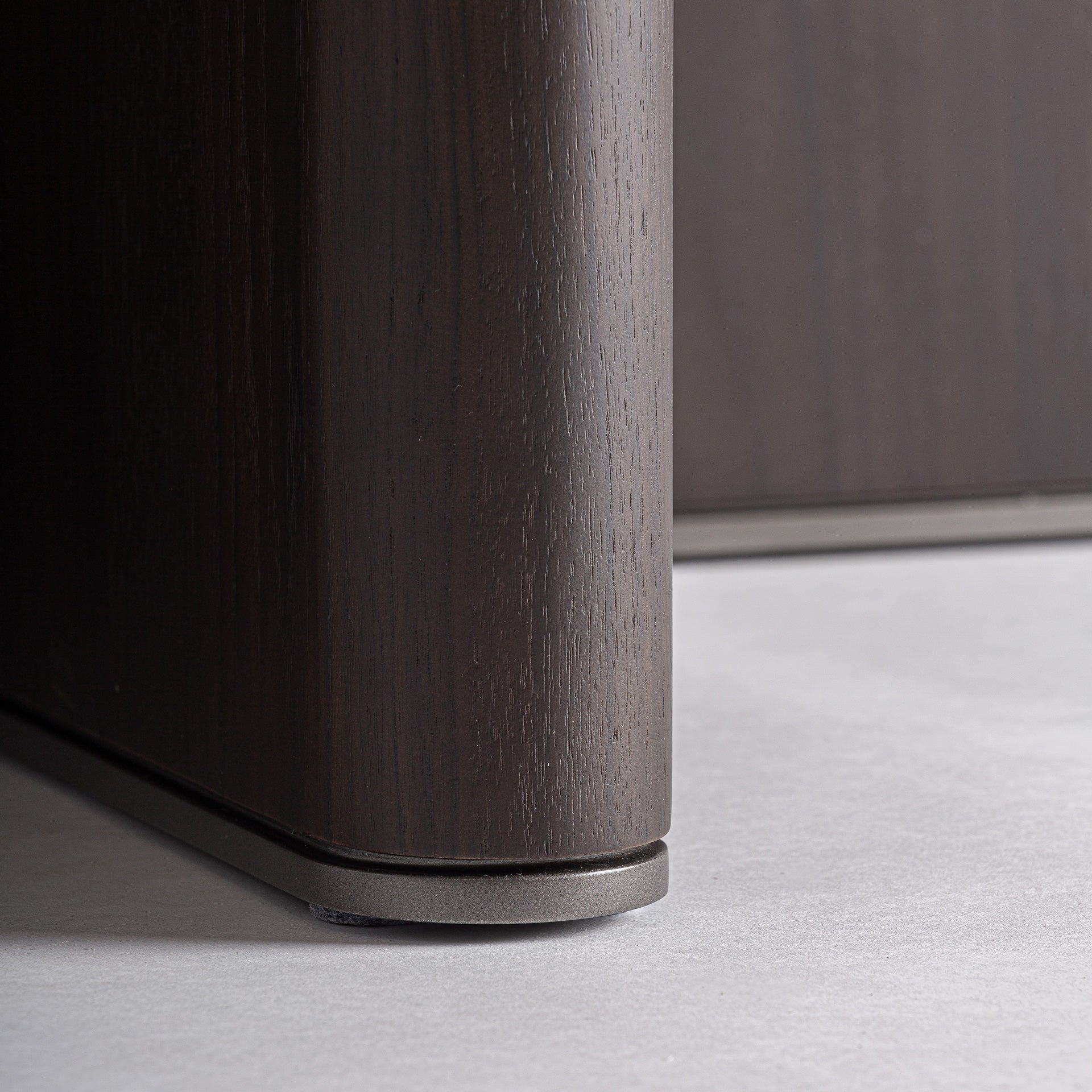 Konferenční stolek BRANSBY tmavé jasanové dřevo se skleněnou deskou