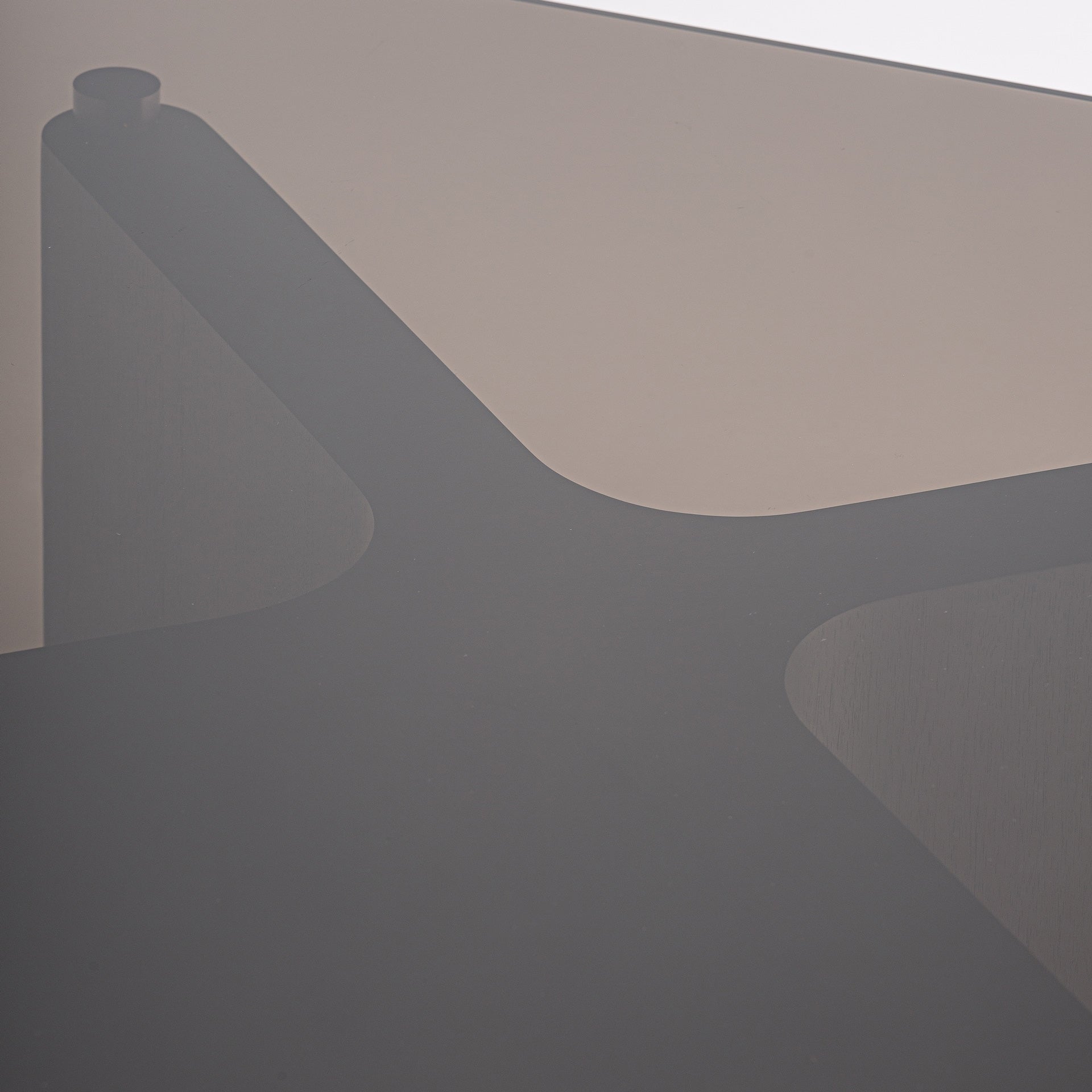 Konferenční stolek BRANSBY tmavé jasanové dřevo se skleněnou deskou