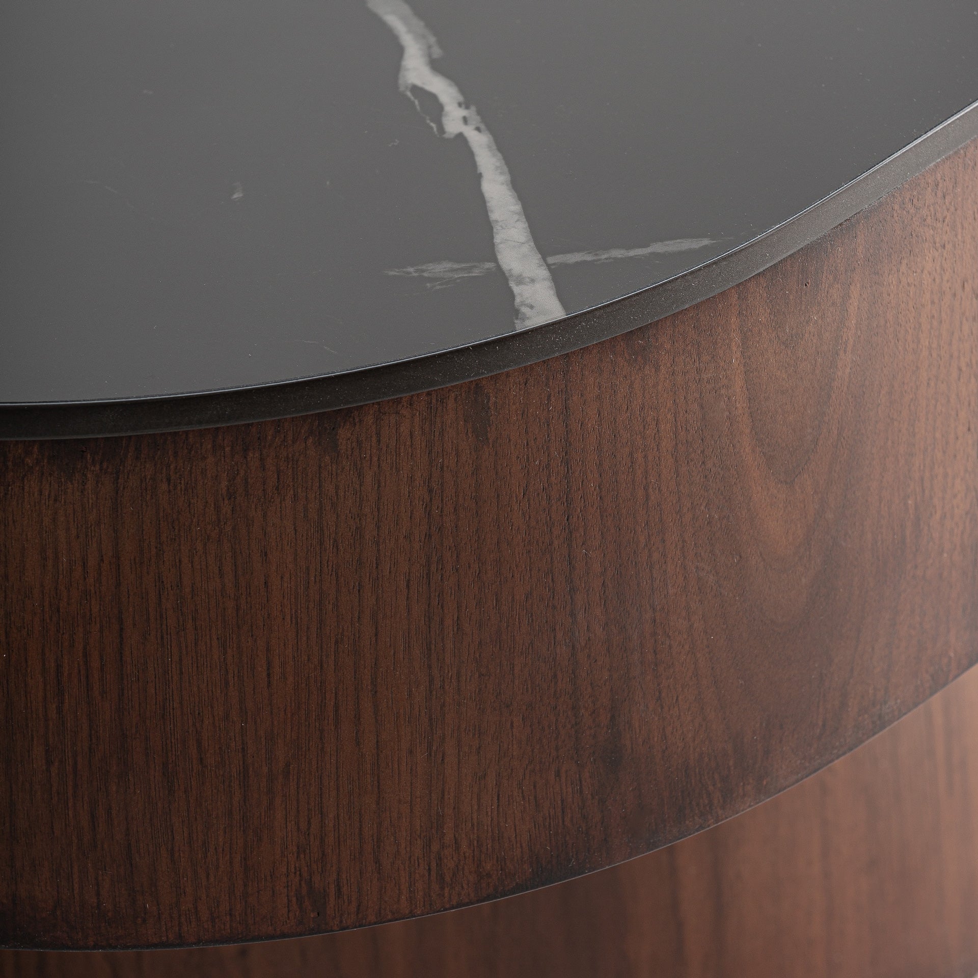 Konferenční stolek NEUFS dýha ořechová s černou deskou