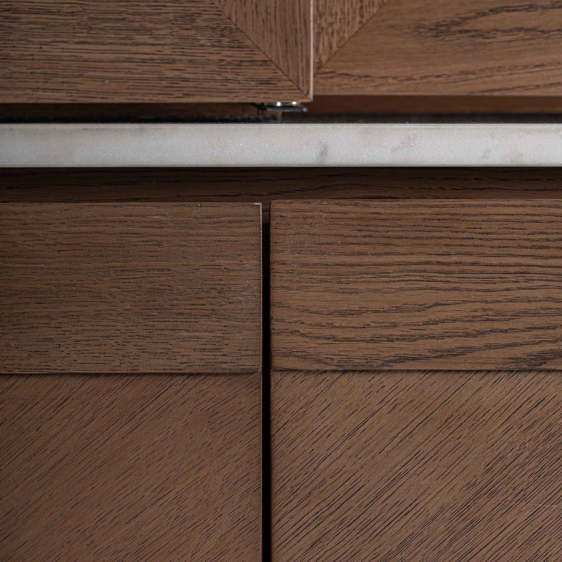 DOUZY Oak Side Table with Glass and Marble Top