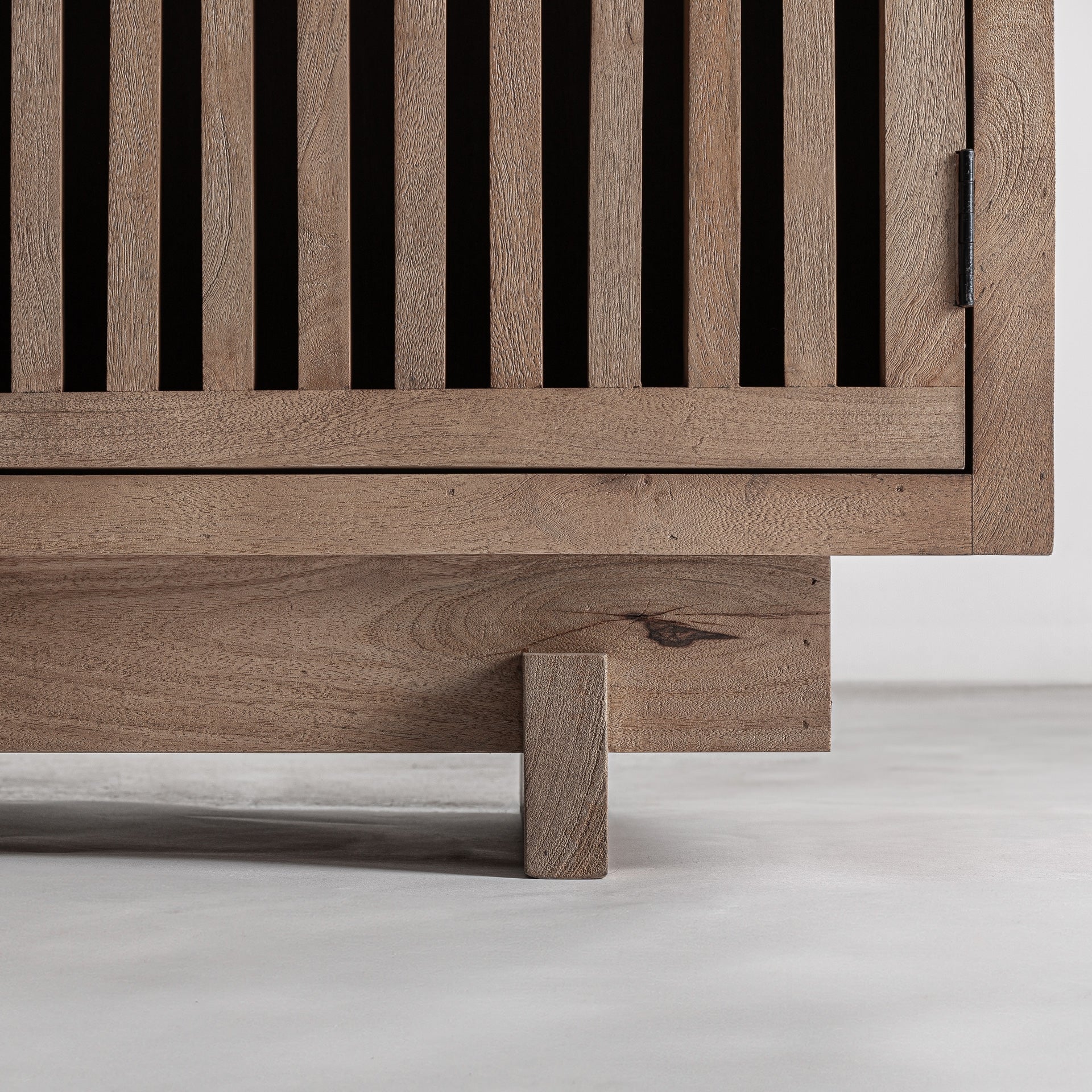 Televizní stolek GÀBIA z mangového dřeva