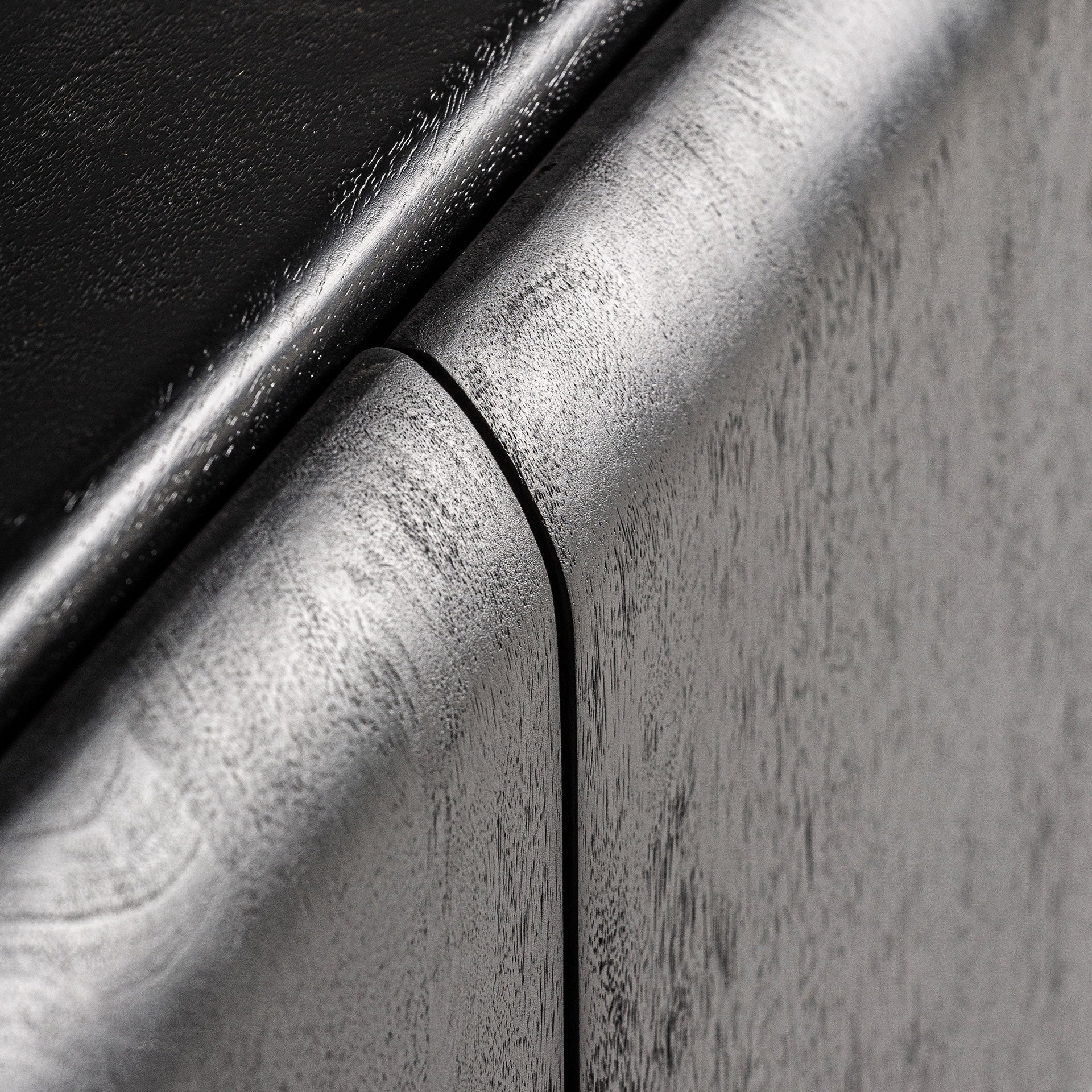 Televizní stolek NORFOLK černé mango dřevo