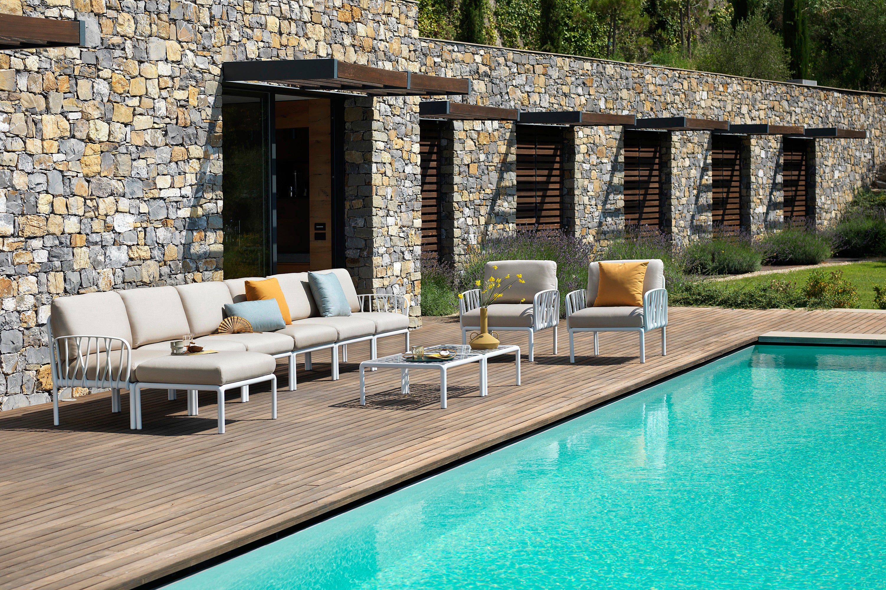 Modulární venkovní rohová sedačka KOMODO 5 béžová Sunbrella® s antracitovým podstavcem