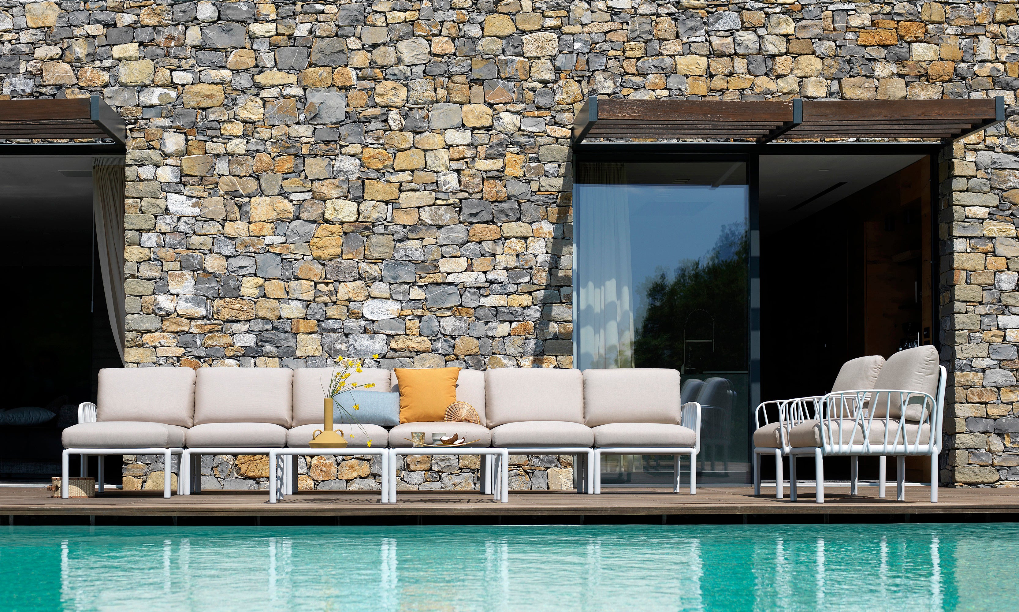 Modulární venkovní rohová sedačka KOMODO 5 béžová Sunbrella® s antracitovým podstavcem