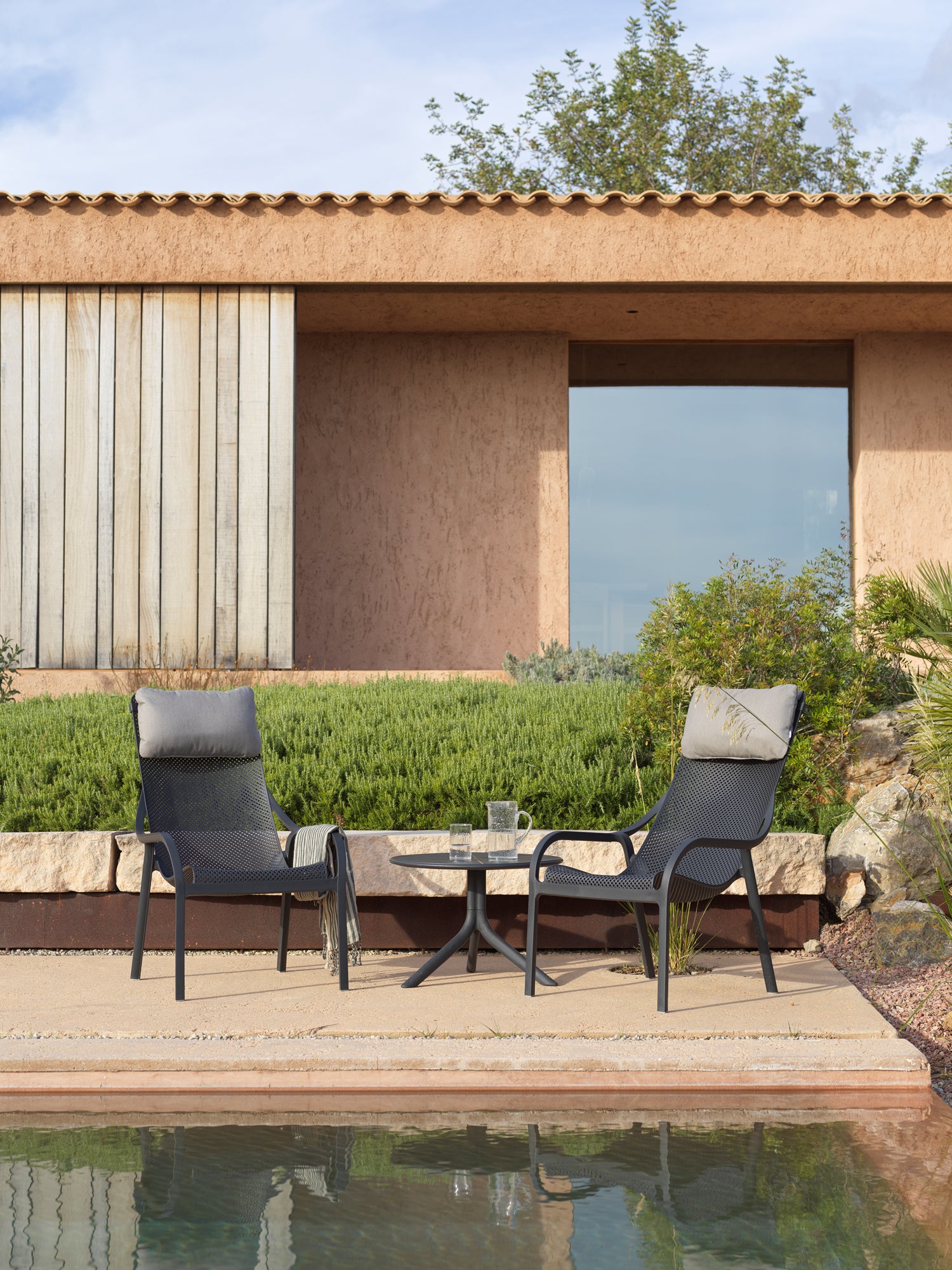 Bílý venkovní fotel NET