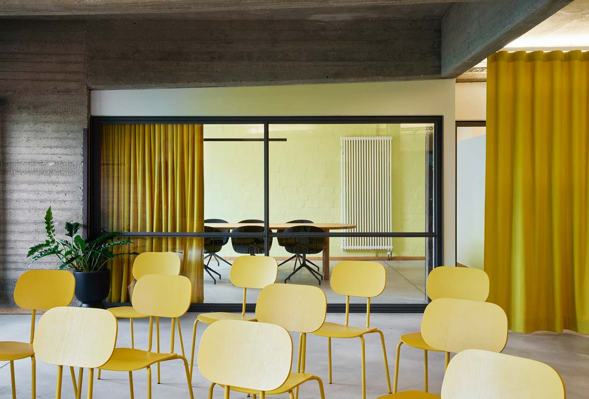 Židle NEW SCHOOL bordová podstava