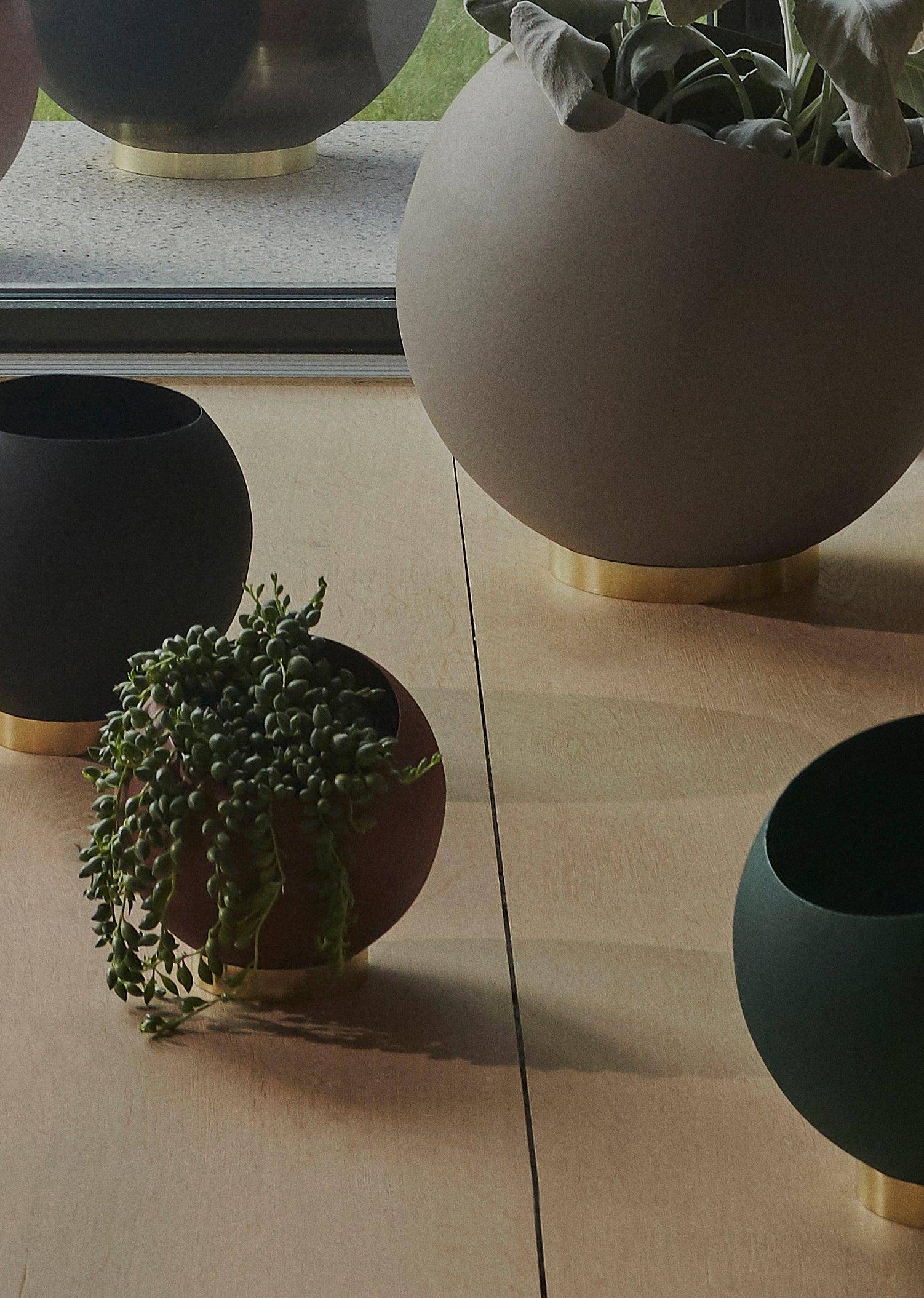 Osłonka stojąca GLOBE taupe AYTM Eye on Design