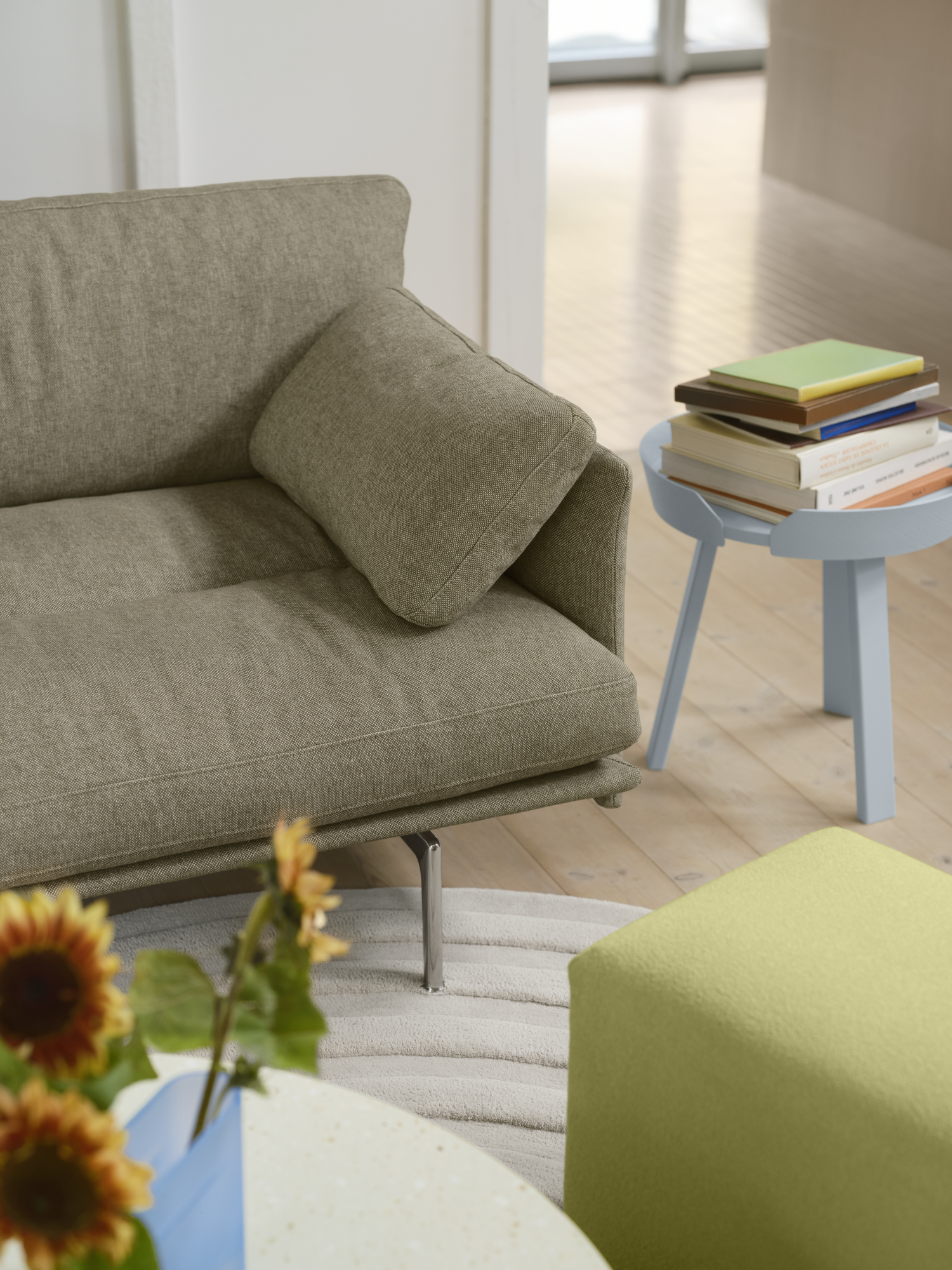Sofa pro 2 osoby OUTLINE SOFT čalouněná