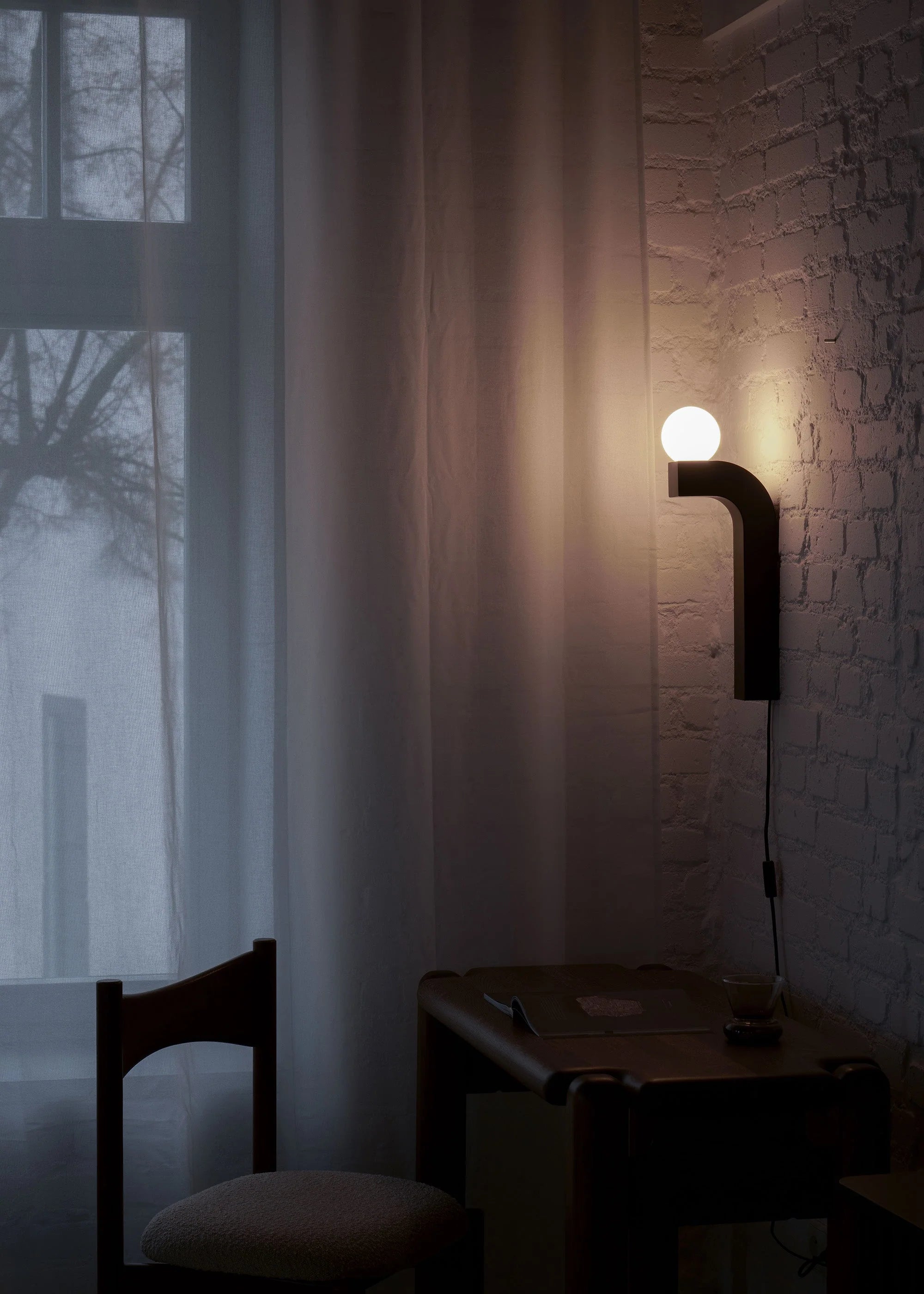 PALLIA black wall lamp