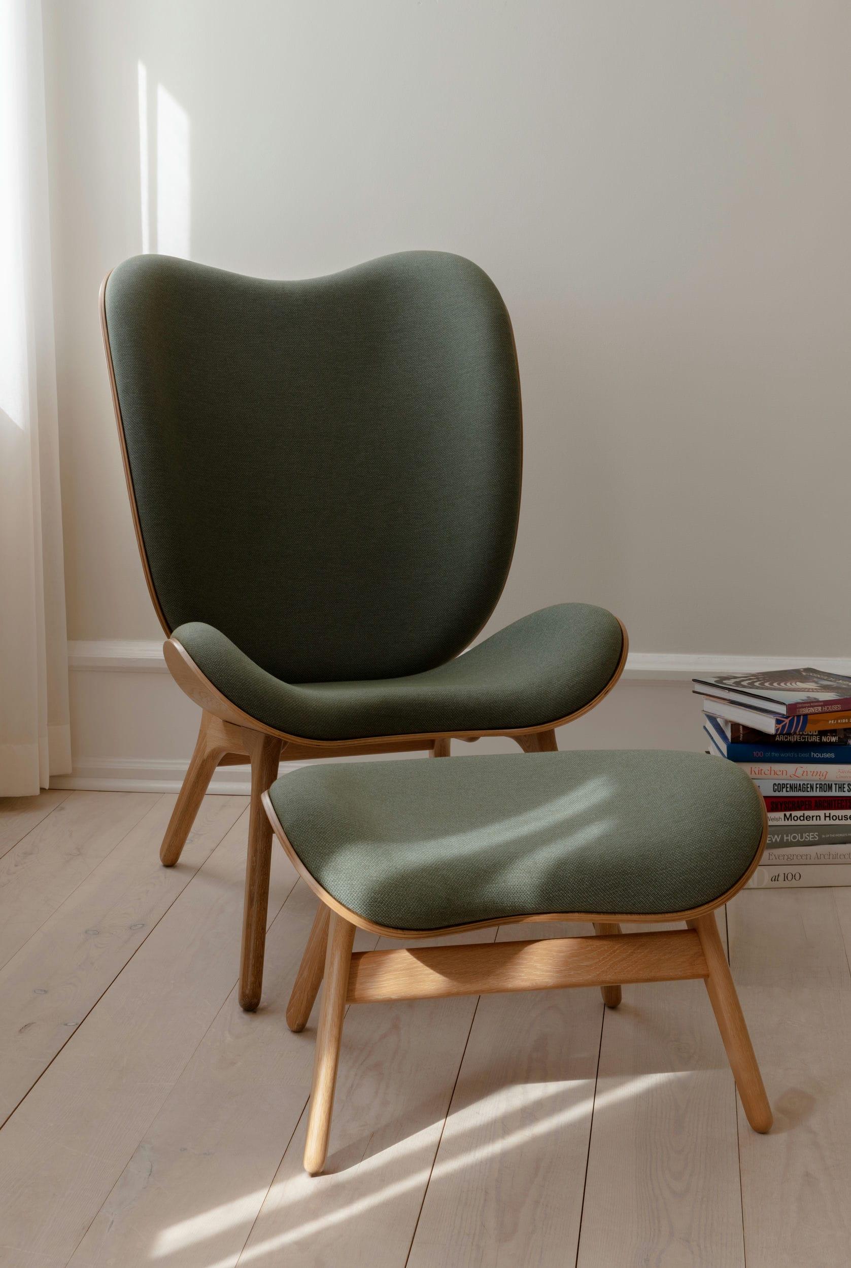 Podnóżek CONVERSATION PIECE szałwiowy z dębową podstawą UMAGE Eye on Design