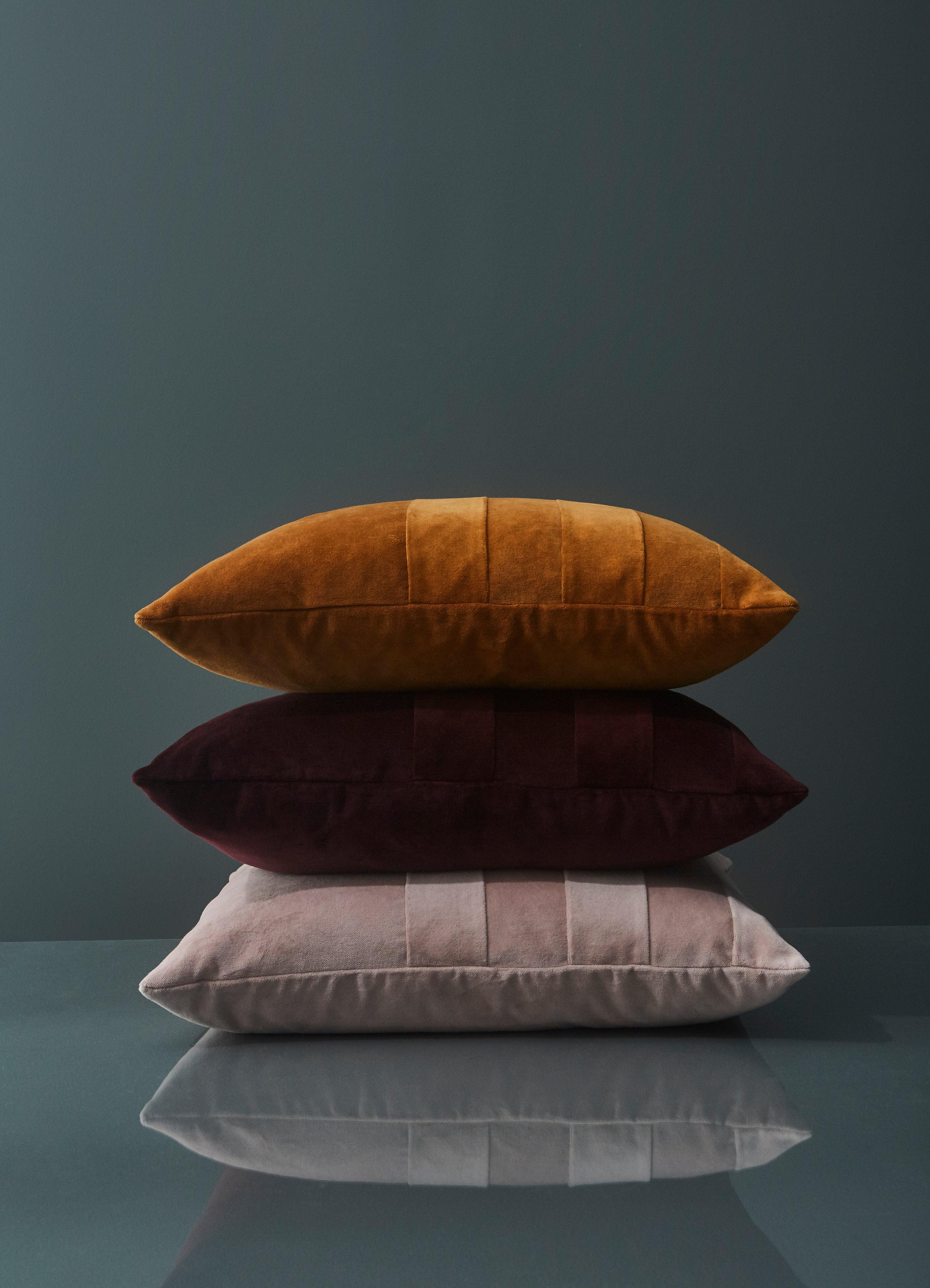 Poduszka aksamitna SANATI bordowy AYTM Eye on Design