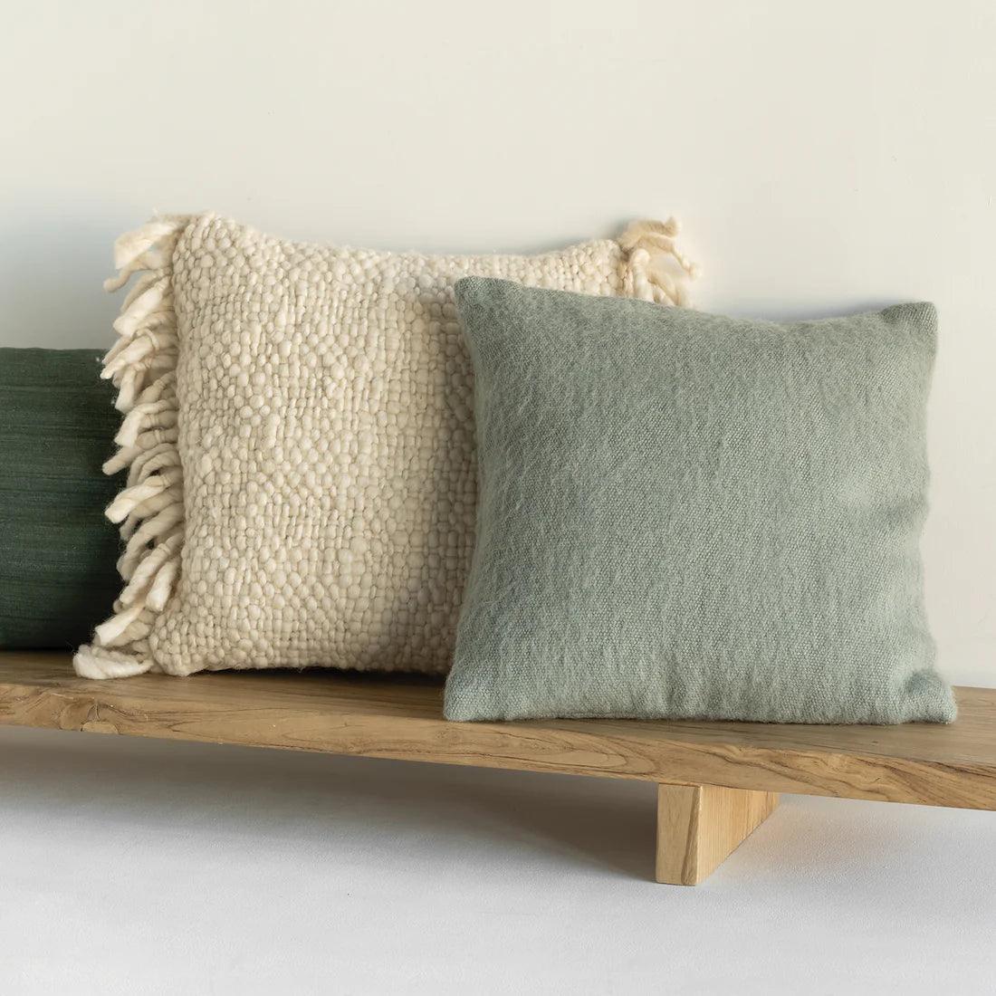 Poduszka UNC w kolorze trawy morskiej Urban Nature Culture Eye on Design