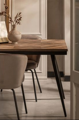Stůl RHOMBIC z teakového dřeva s černým kovovým podstavcem