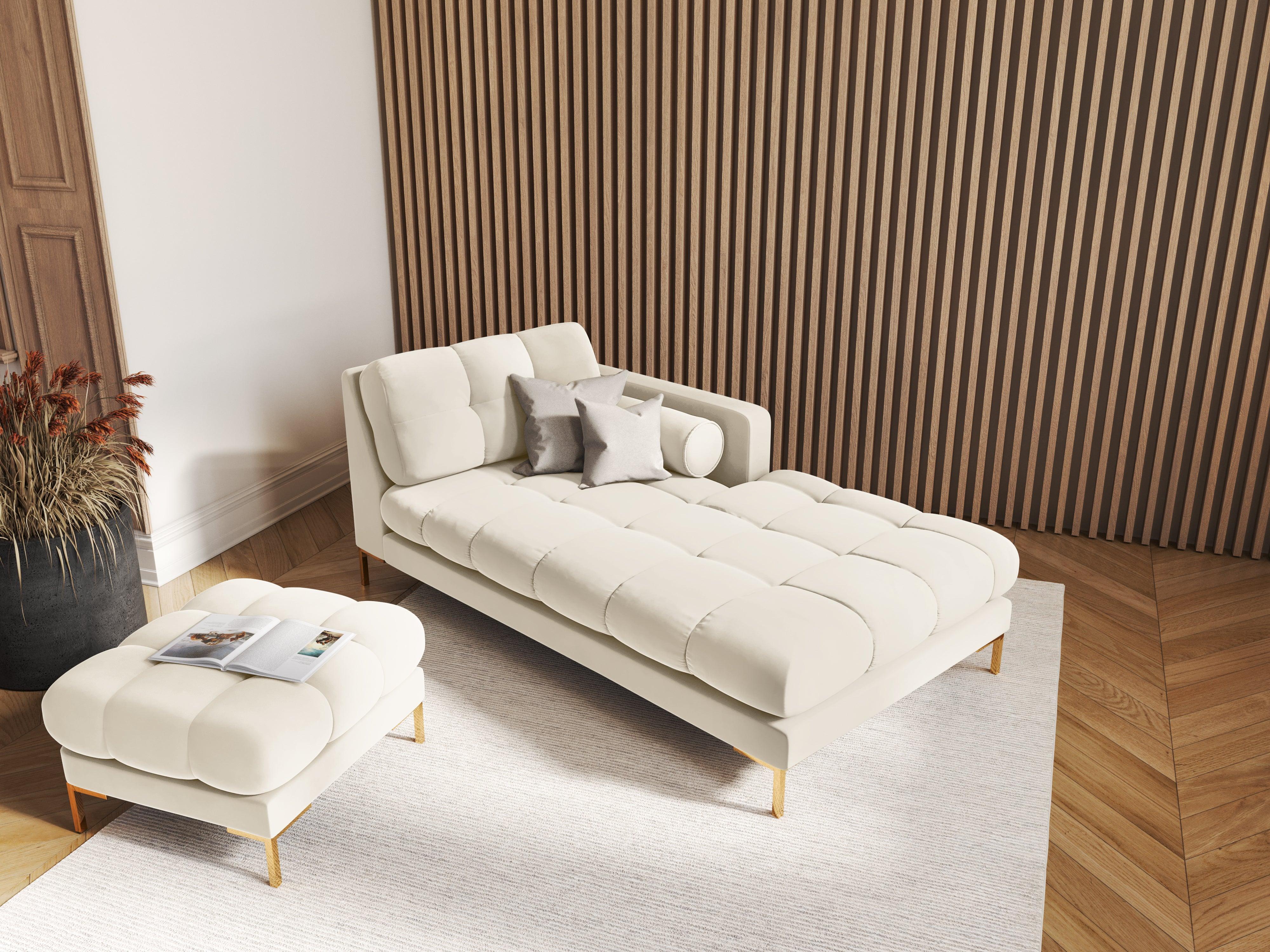 Puf aksamitny BALI jasnobeżowy ze złotą podstawą Cosmopolitan Design Eye on Design