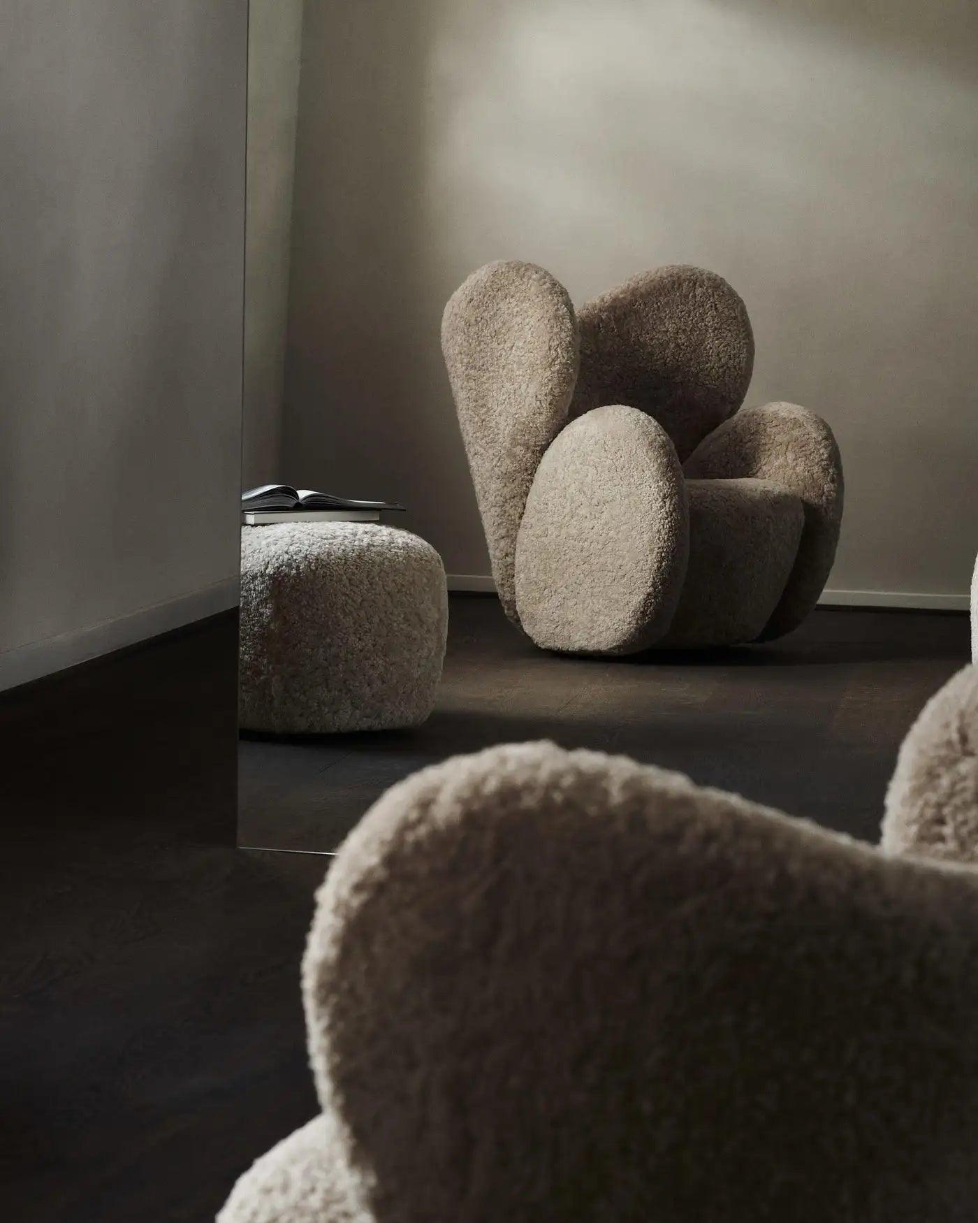 Puf futrzany LITTLE BIG kremowy NORR11 Eye on Design